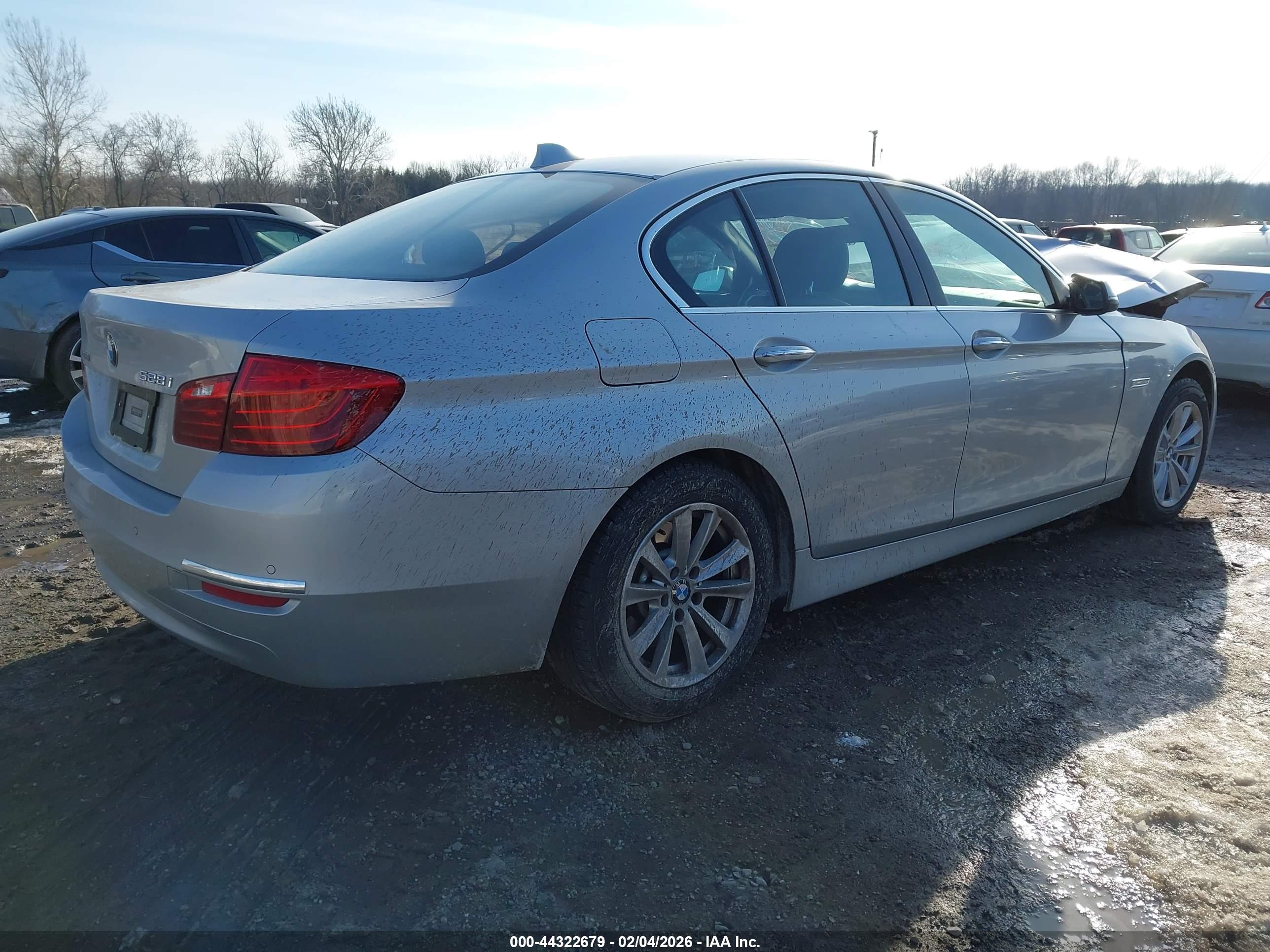 BMW 528I image 4