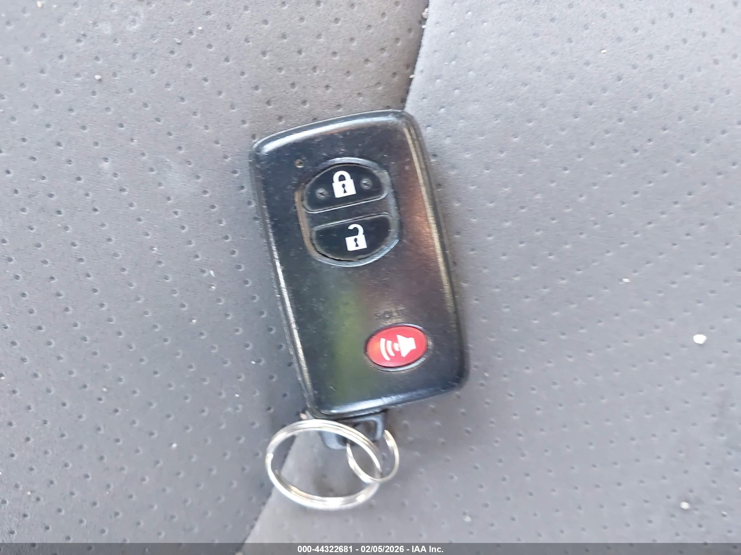 TOYOTA PRIUS image 11