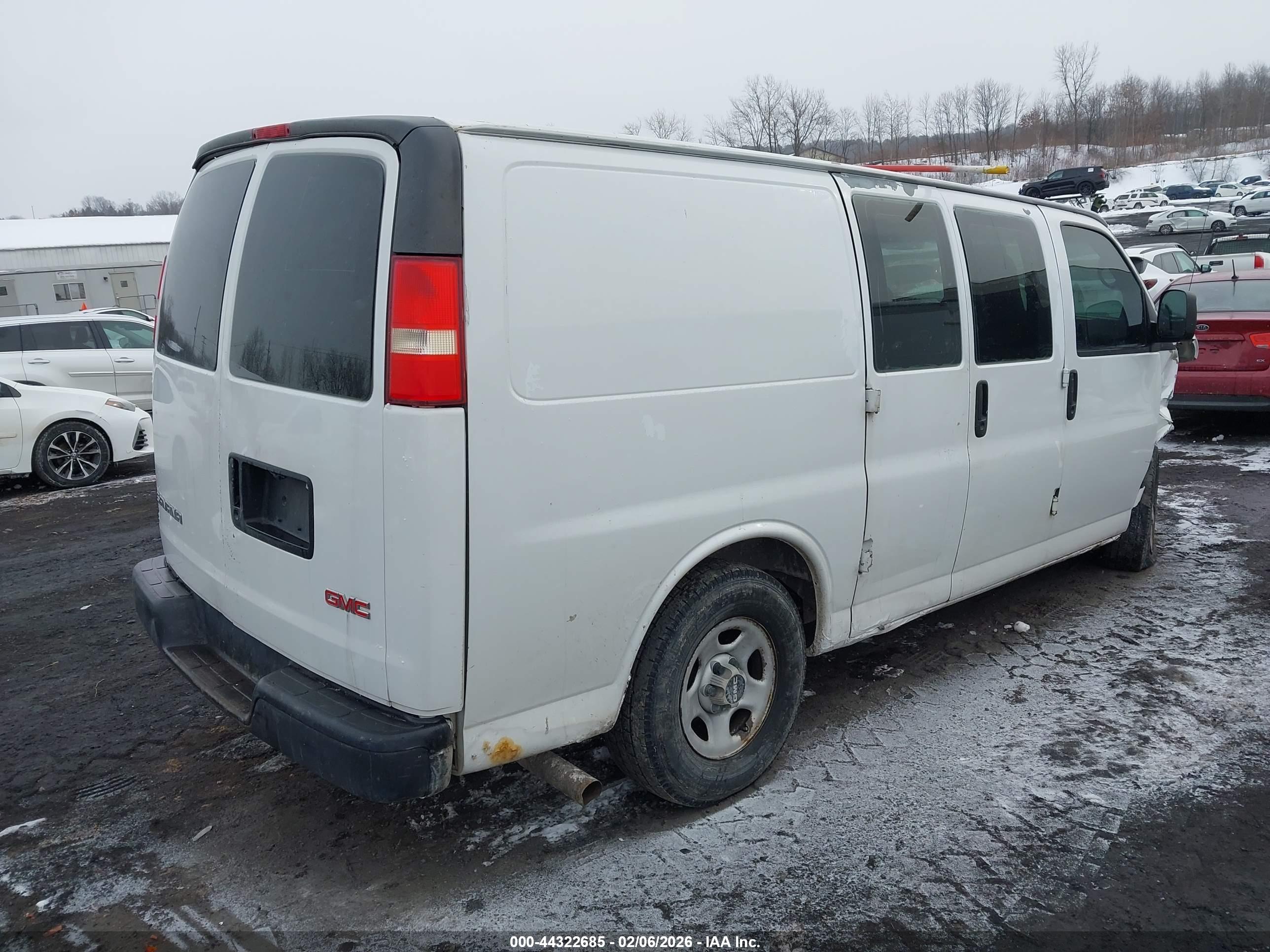 GMC SAVANA image 4