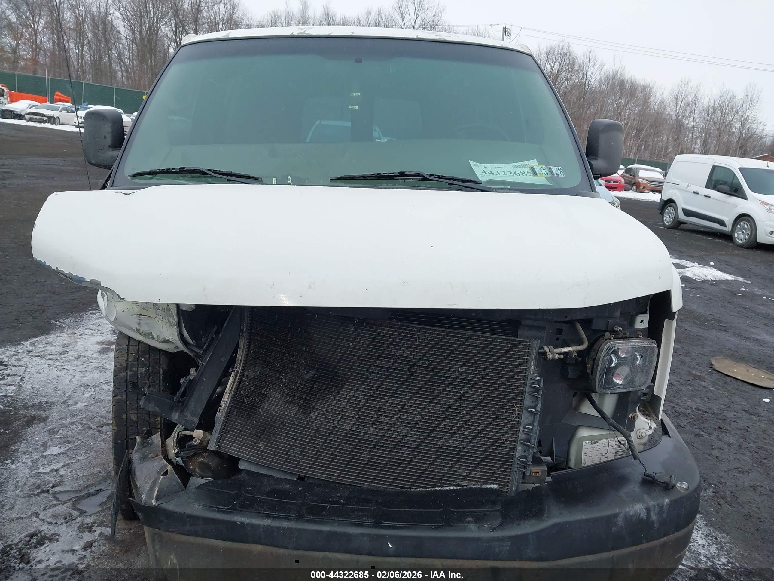 GMC SAVANA image 6