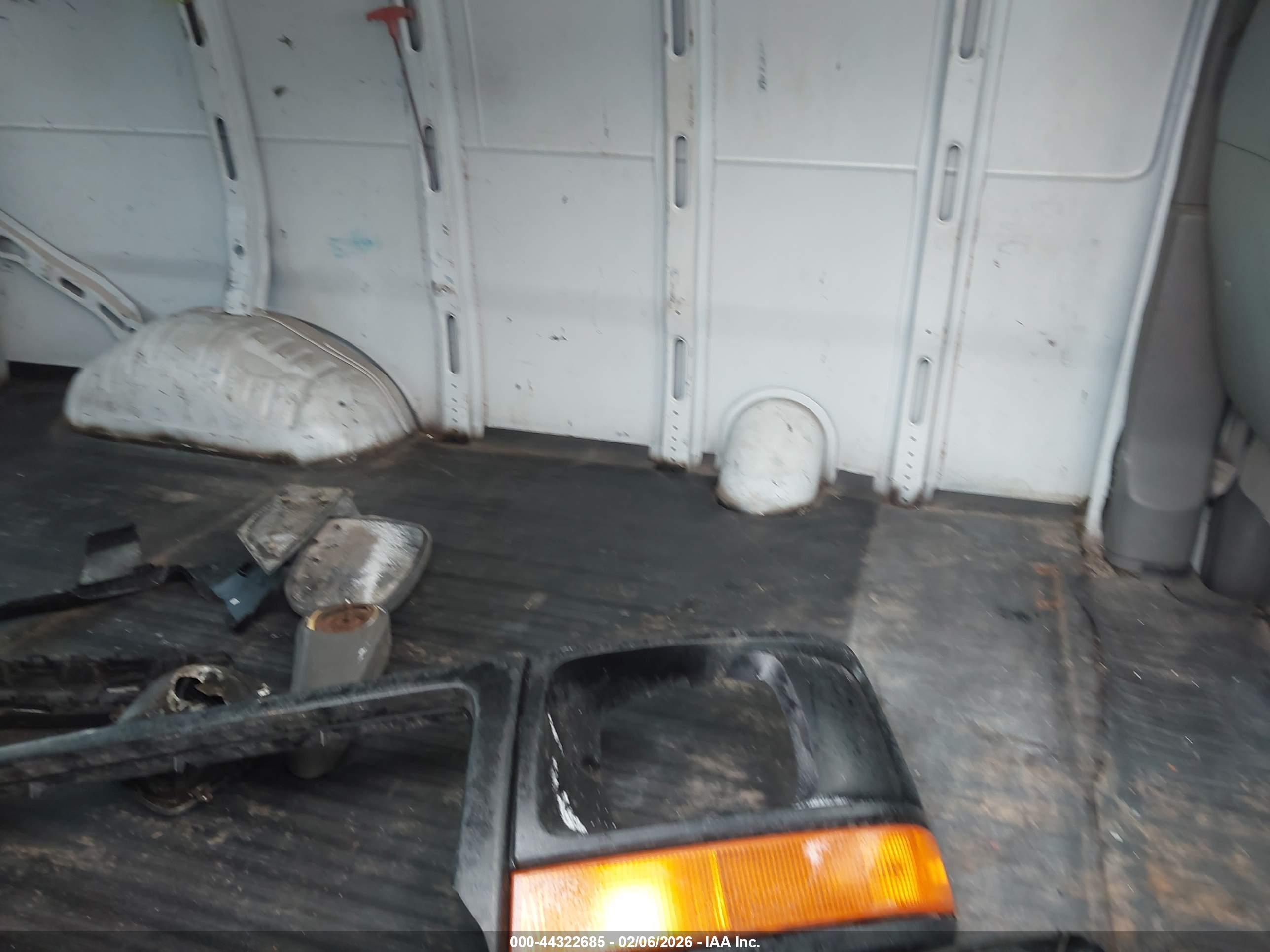 GMC SAVANA image 8