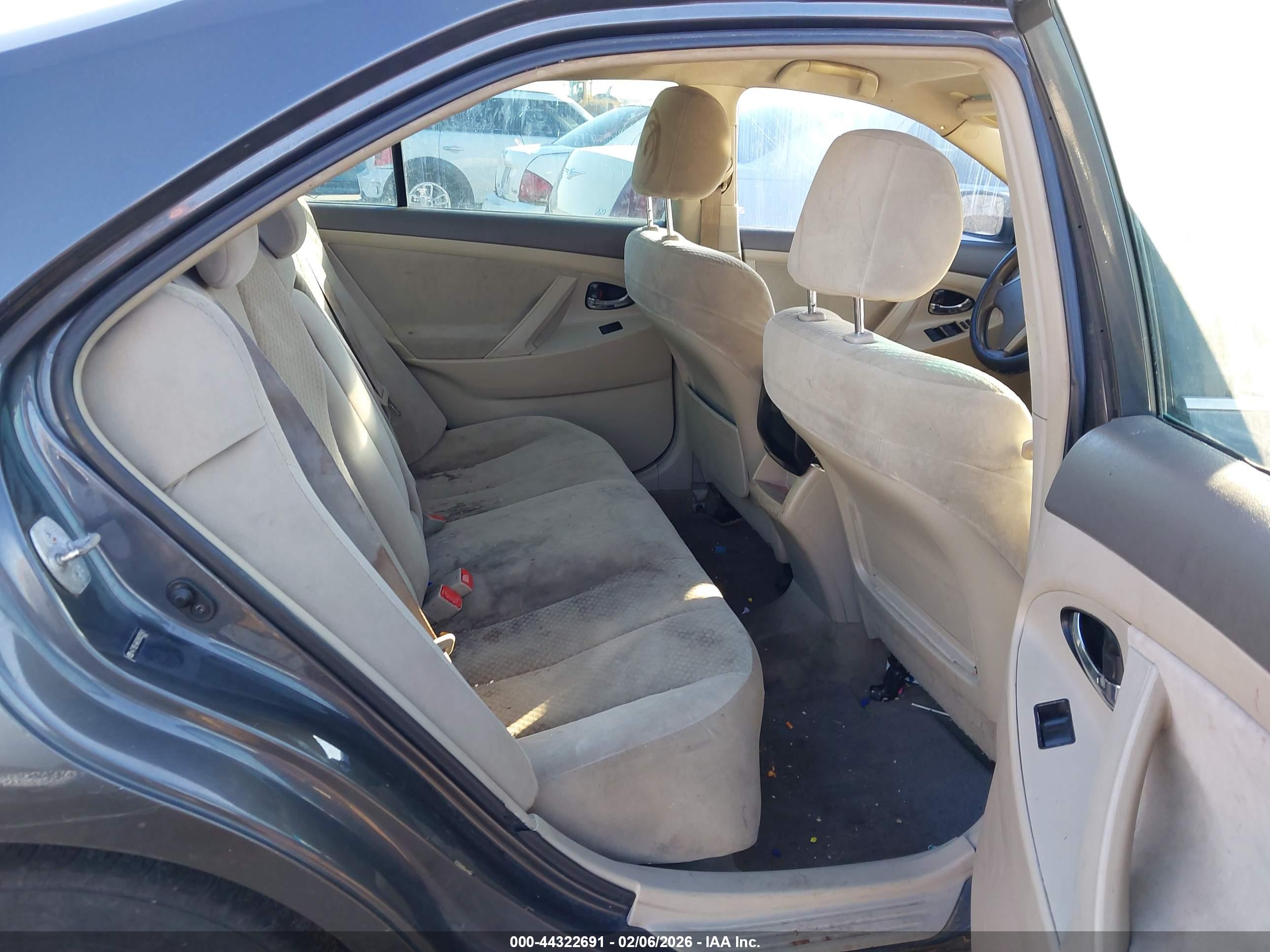 TOYOTA CAMRY image 8