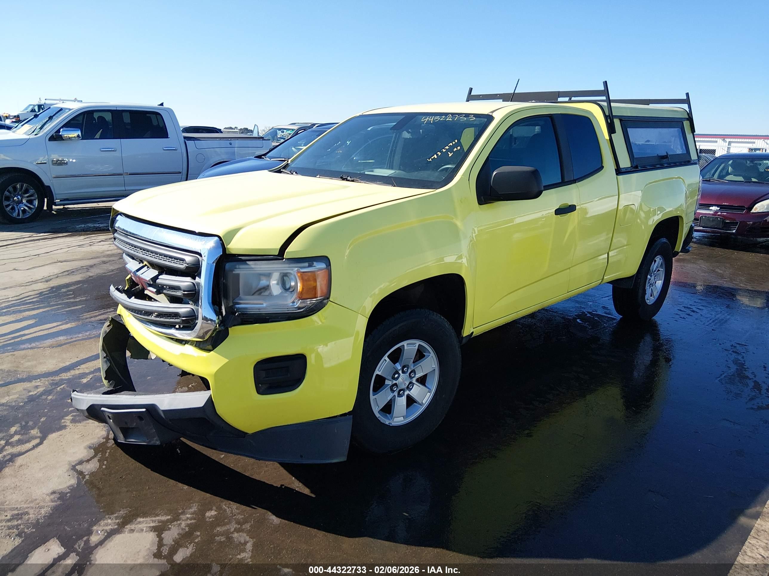 GMC CANYON image 2