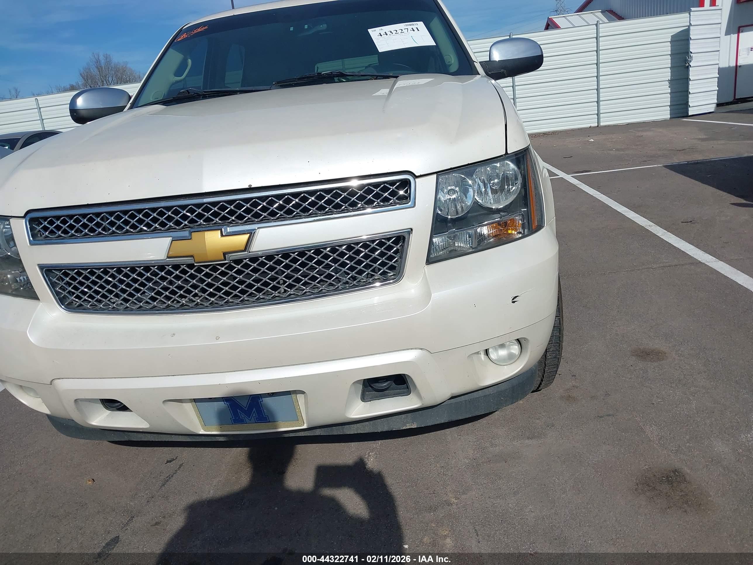 CHEVROLET SUBURBAN image 6