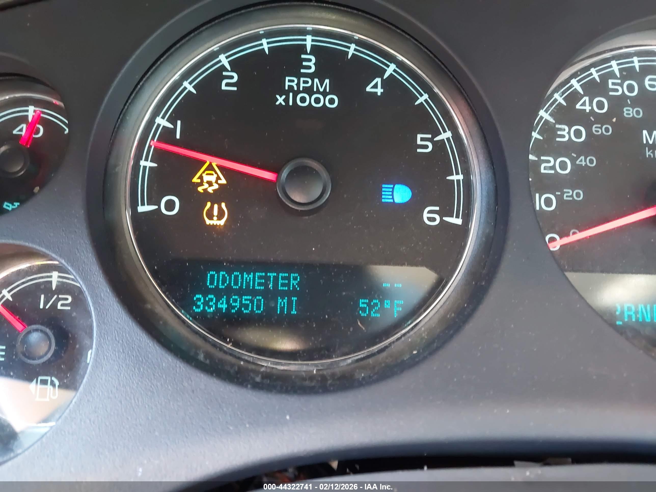CHEVROLET SUBURBAN image 7