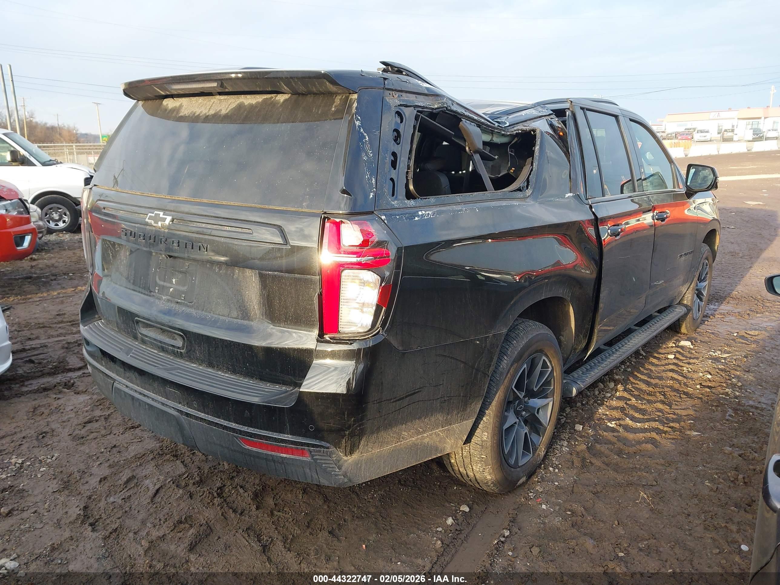 CHEVROLET SUBURBAN image 4