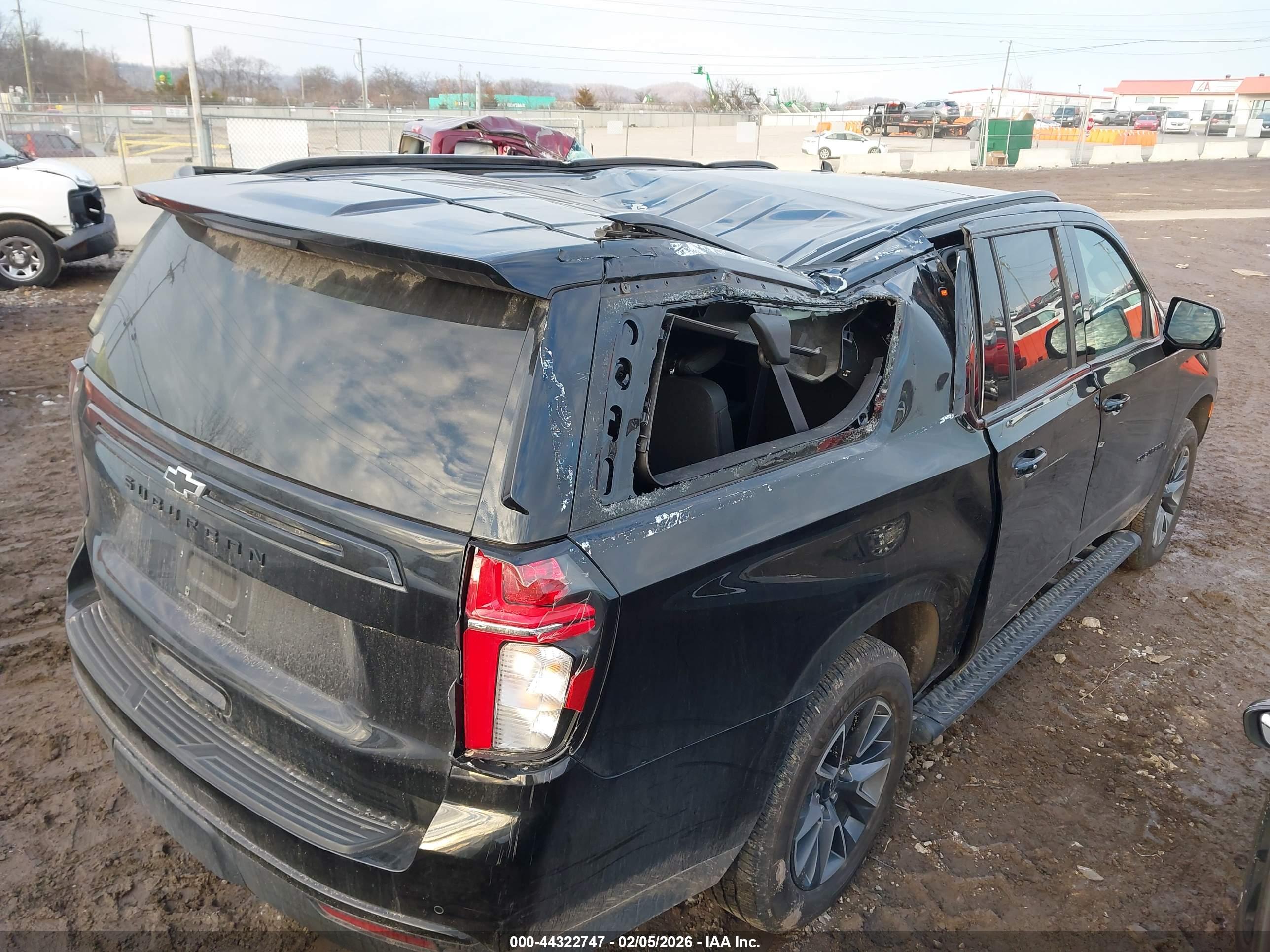CHEVROLET SUBURBAN image 6