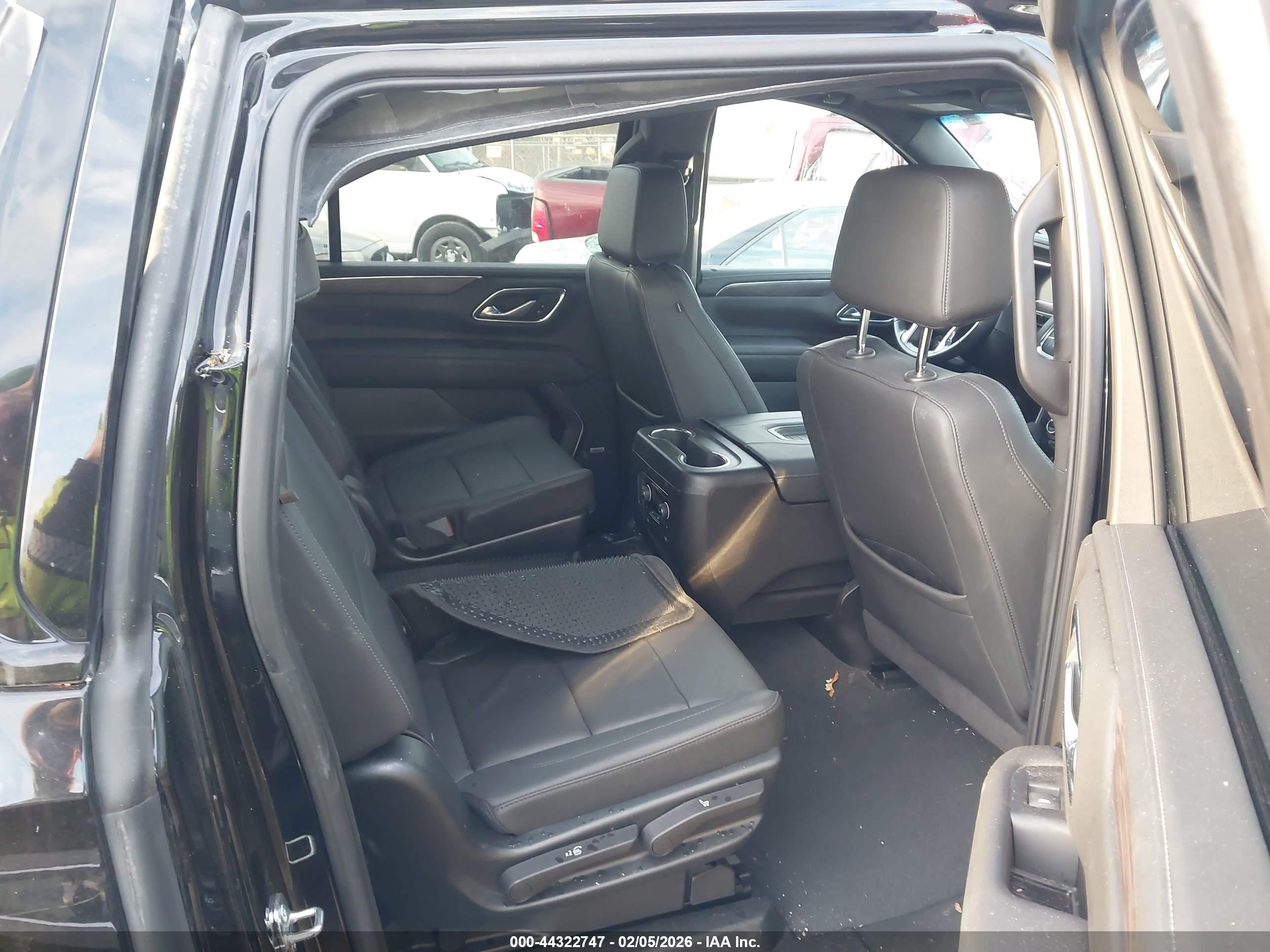 CHEVROLET SUBURBAN image 8