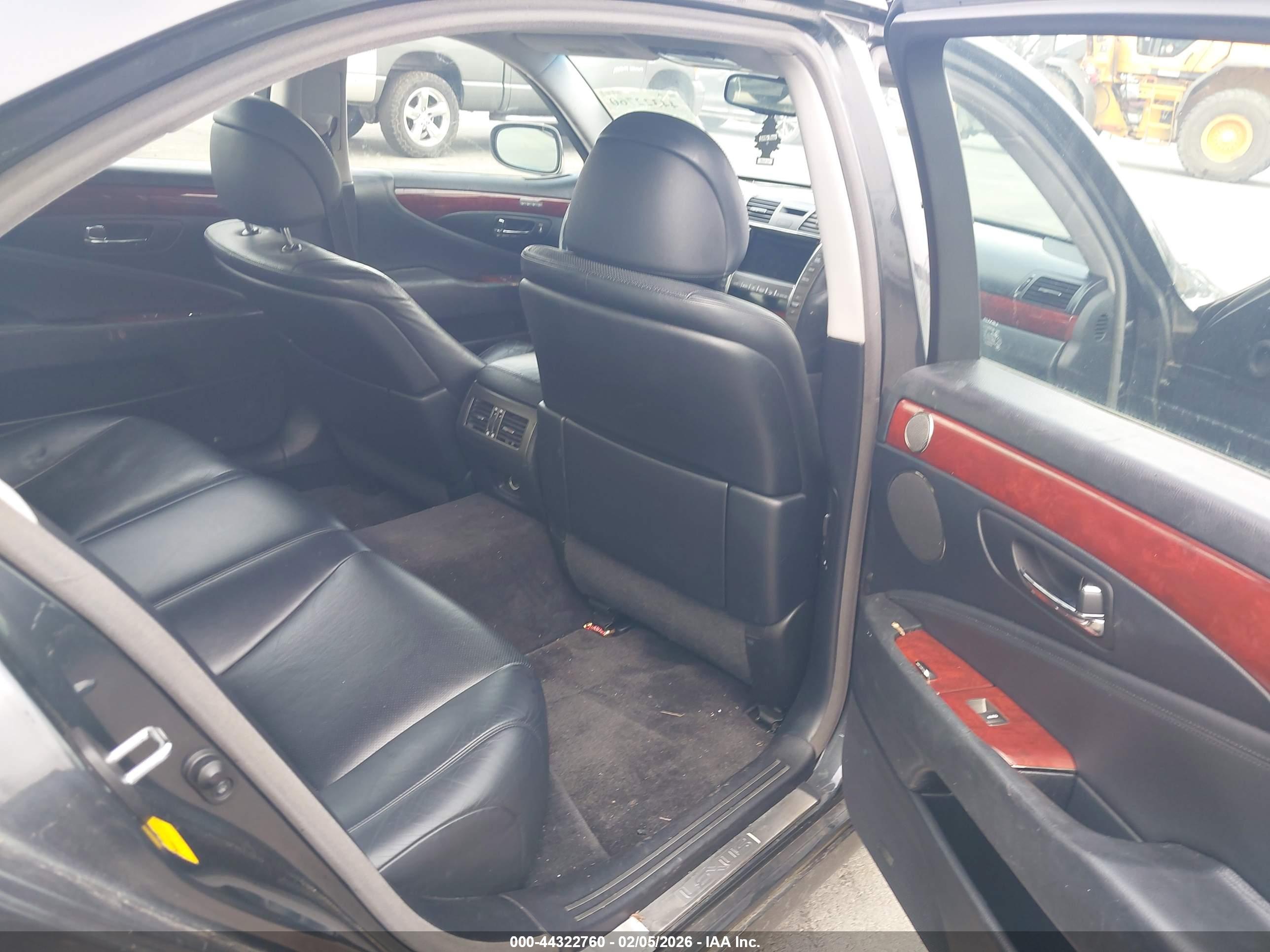 LEXUS LS image 8
