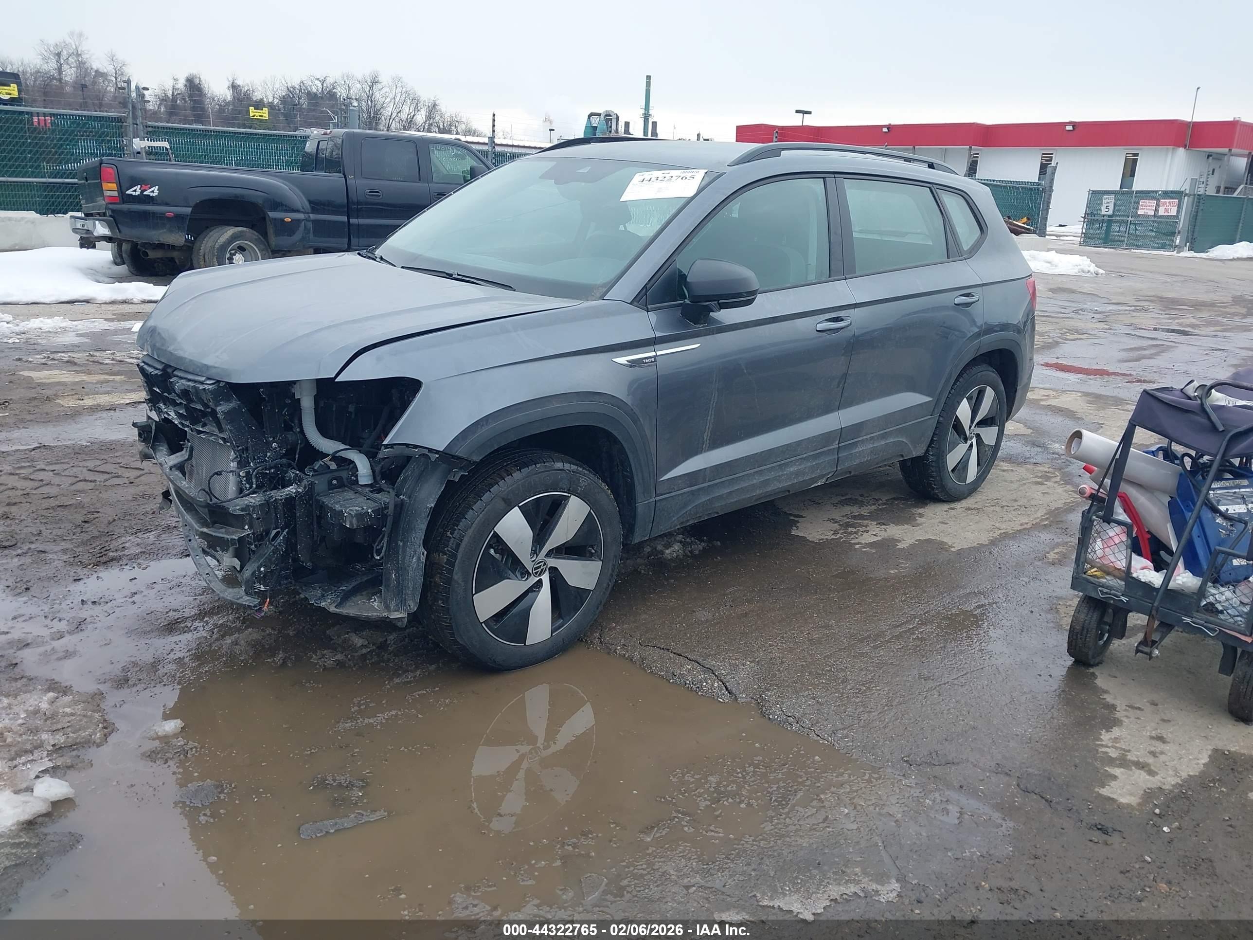 VOLKSWAGEN TAOS image 2