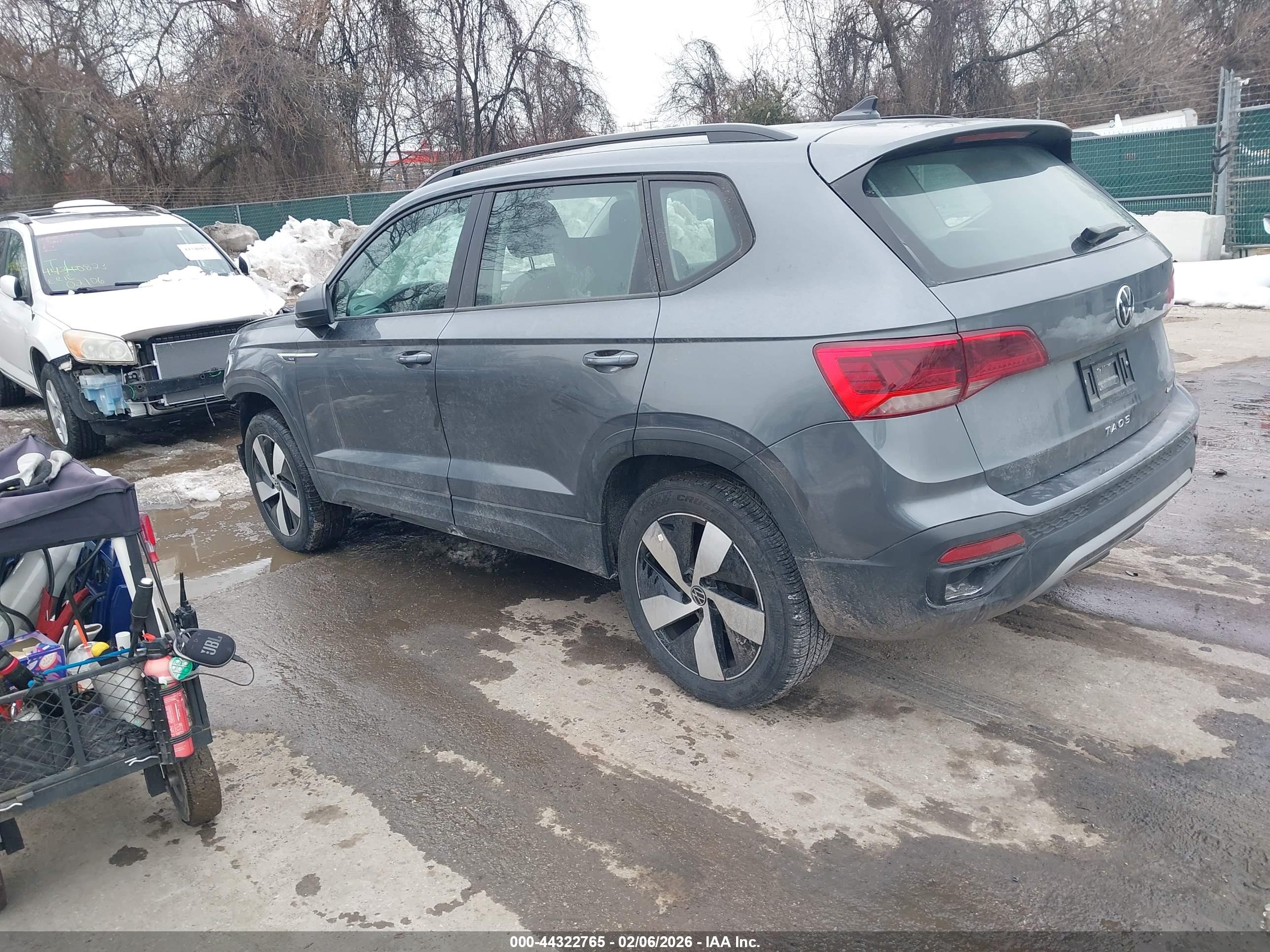 VOLKSWAGEN TAOS image 3