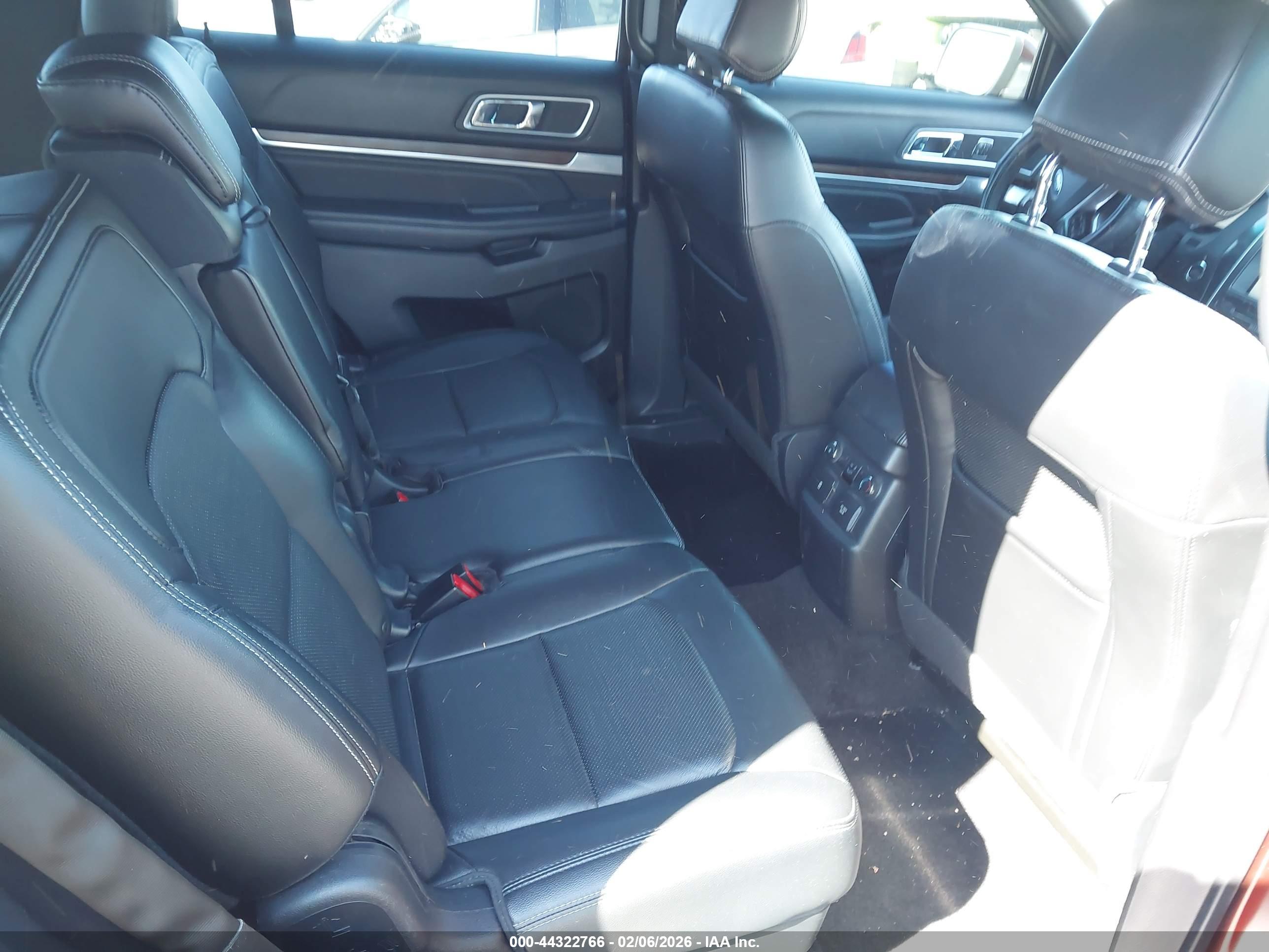 FORD EXPLORER image 8
