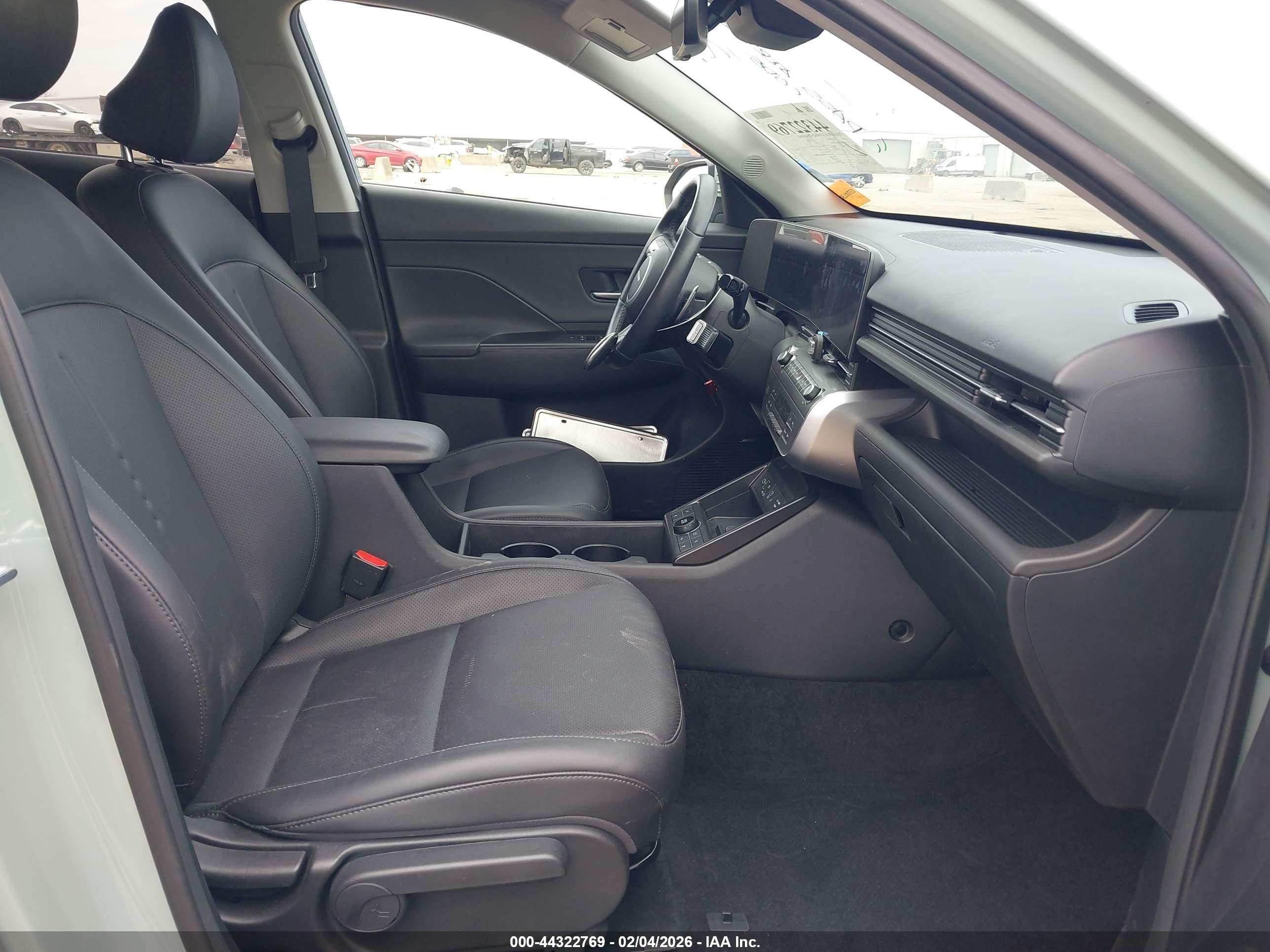 HYUNDAI KONA image 5