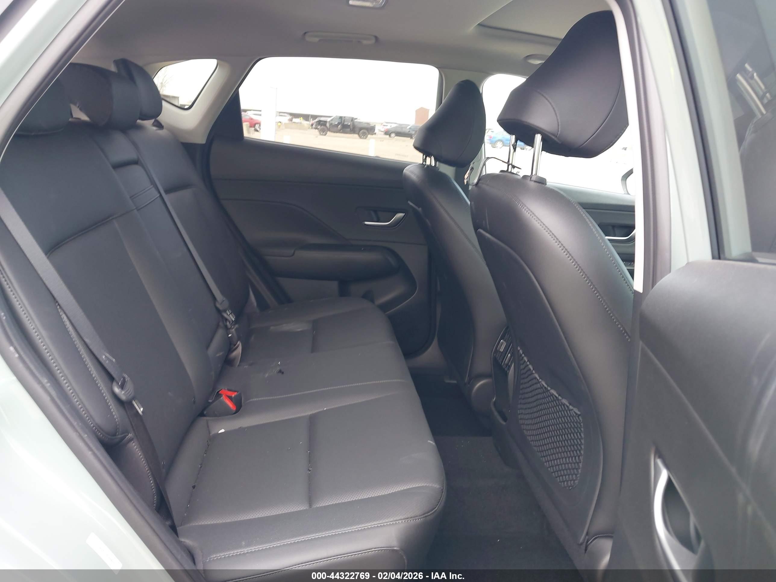 HYUNDAI KONA image 8