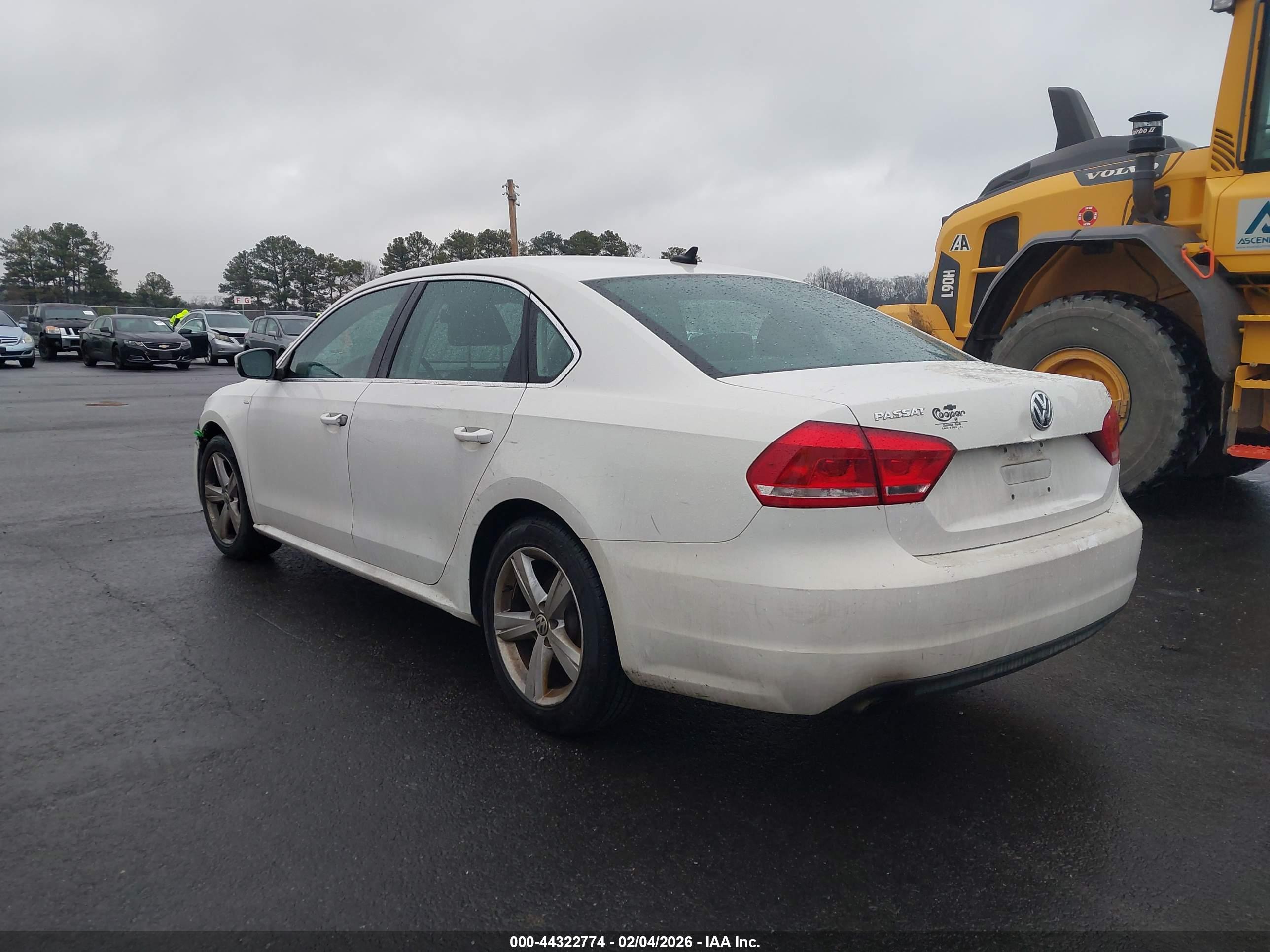 VOLKSWAGEN PASSAT image 3