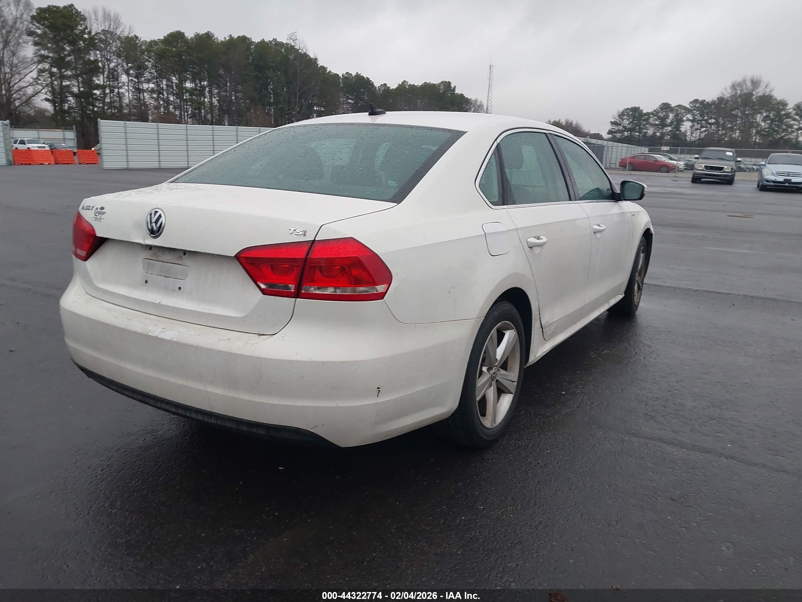 VOLKSWAGEN PASSAT image 4