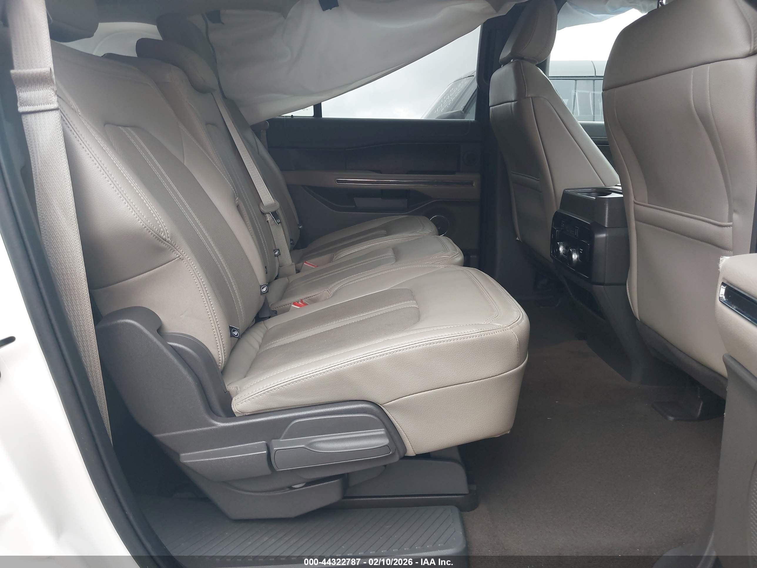 FORD EXPEDITION image 8