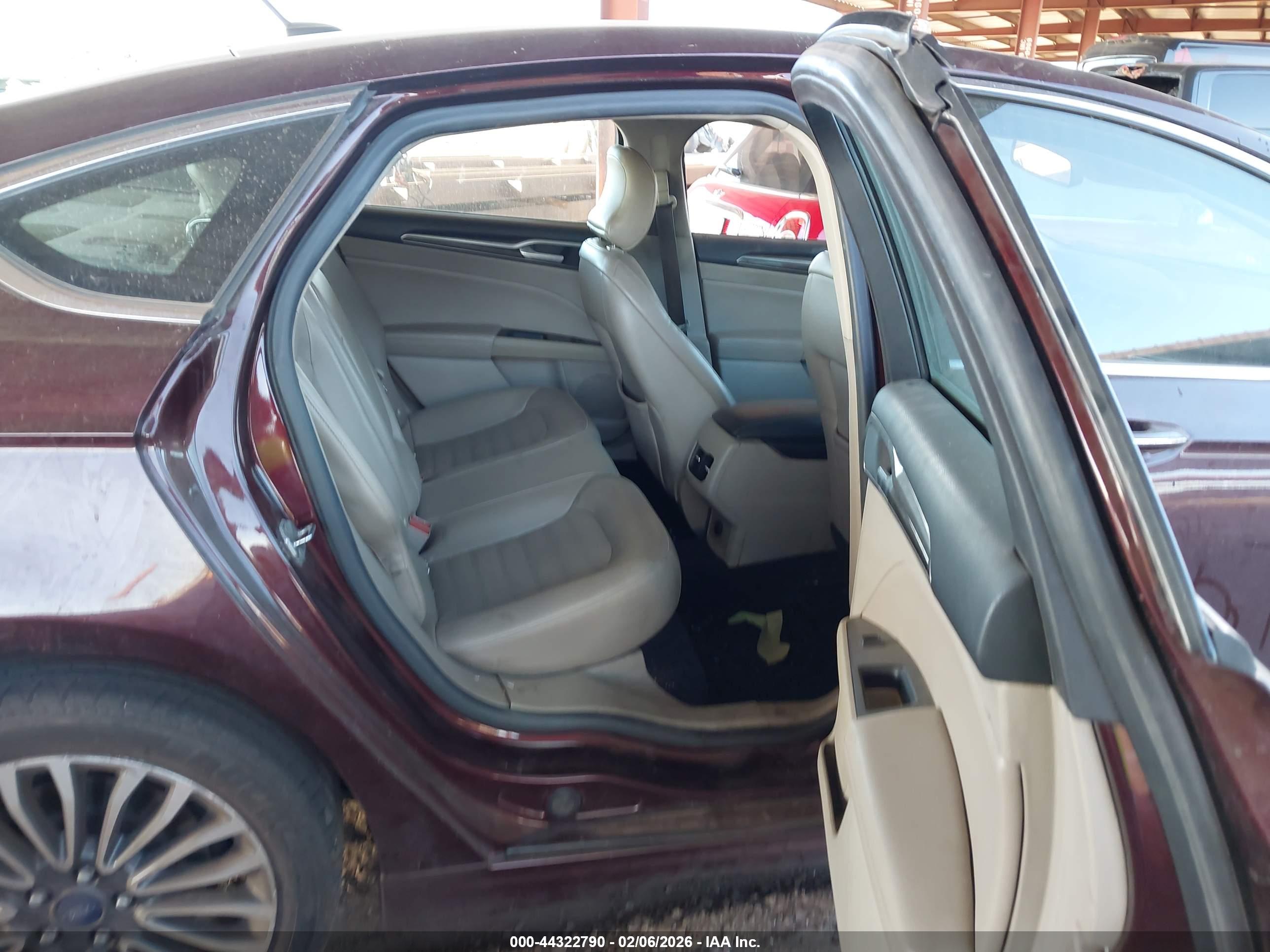 FORD FUSION image 8