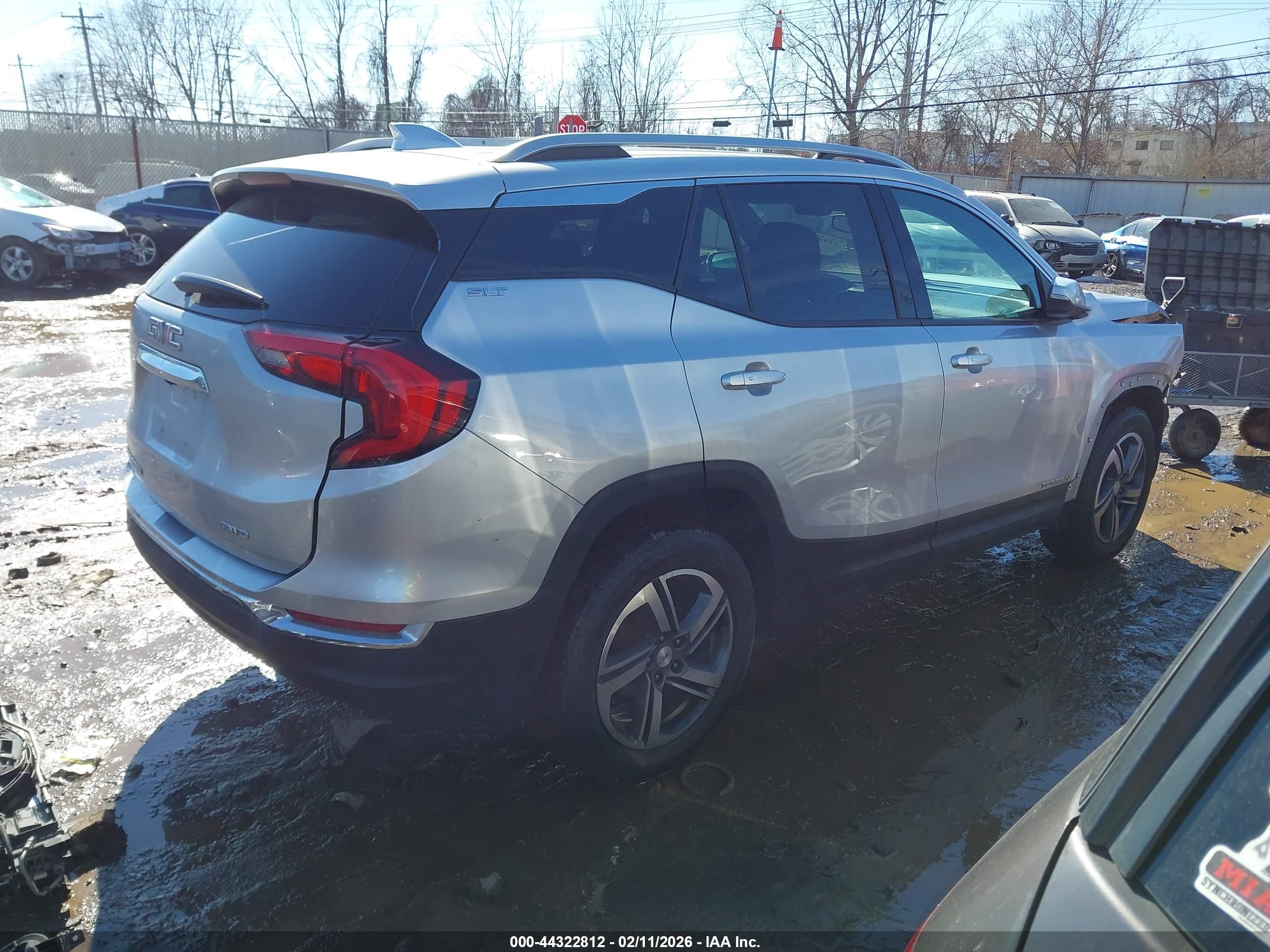 GMC TERRAIN image 4