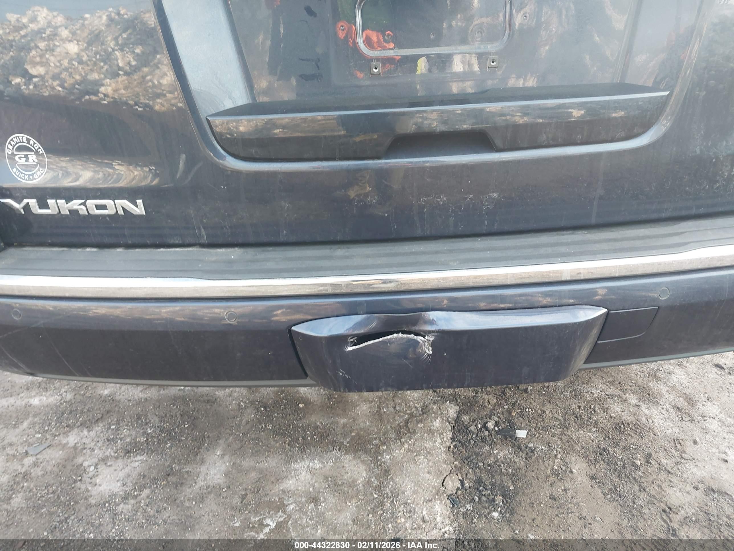 GMC YUKON image 6