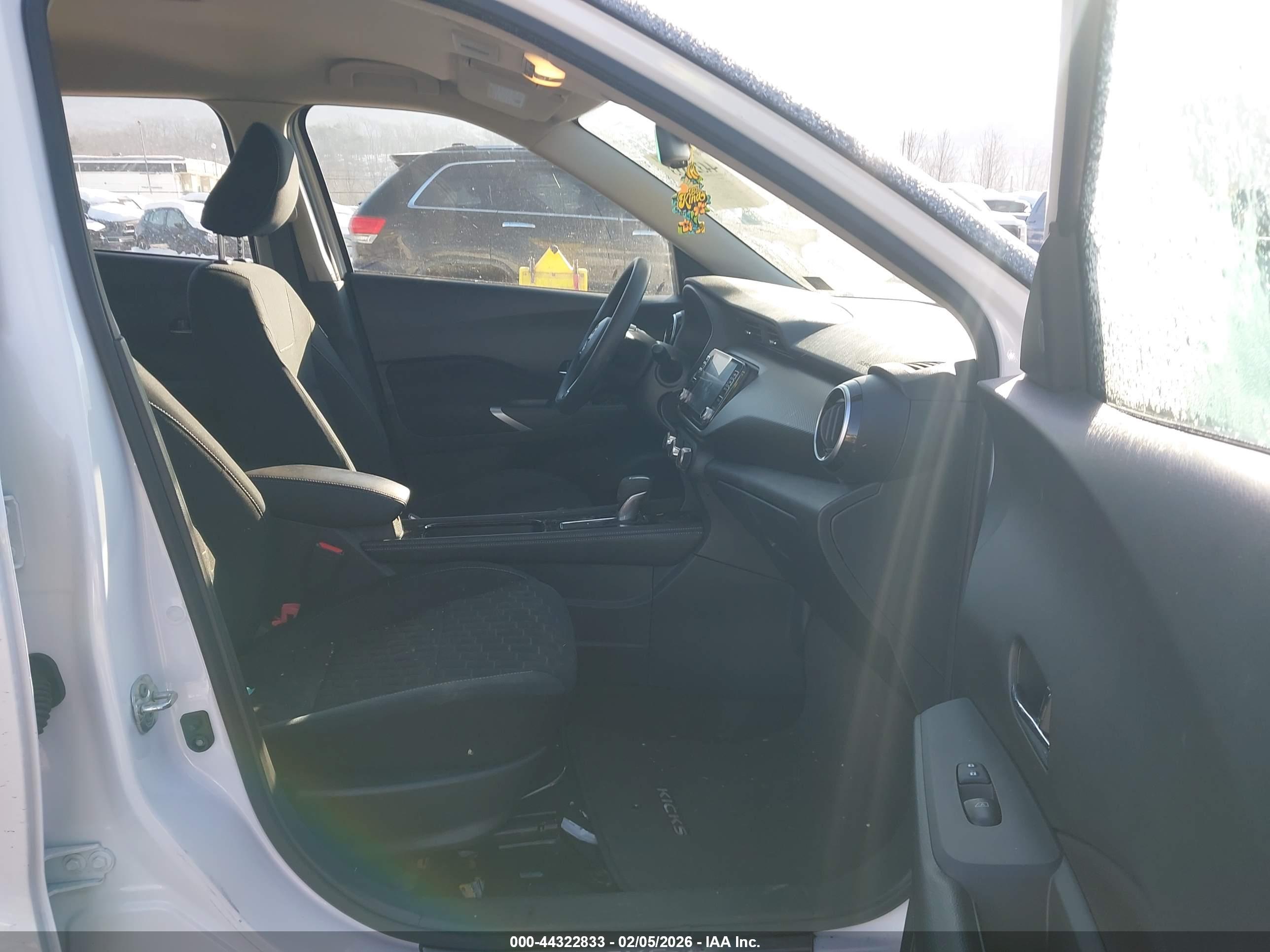 NISSAN KICKS image 5