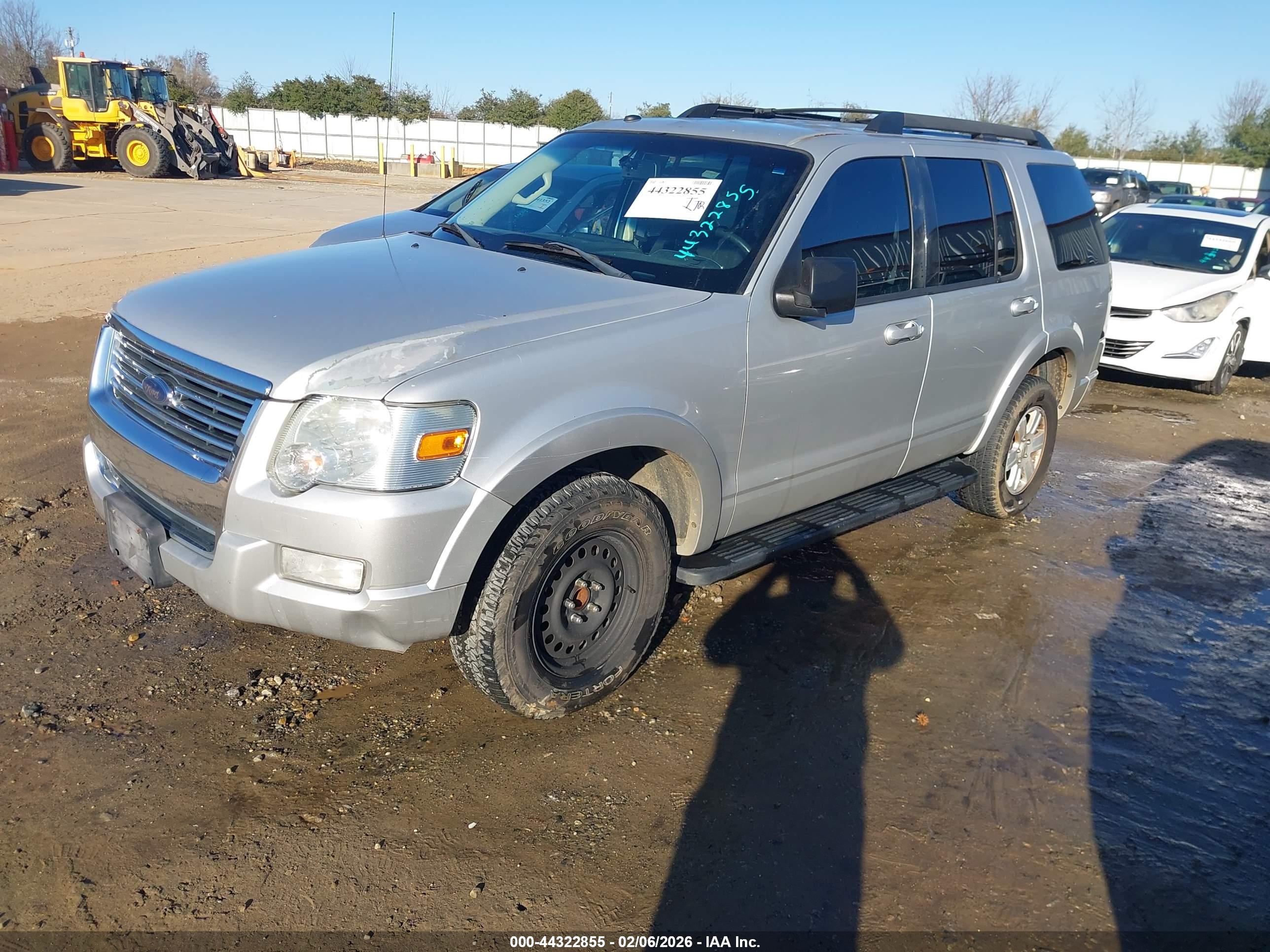 FORD EXPLORER image 2