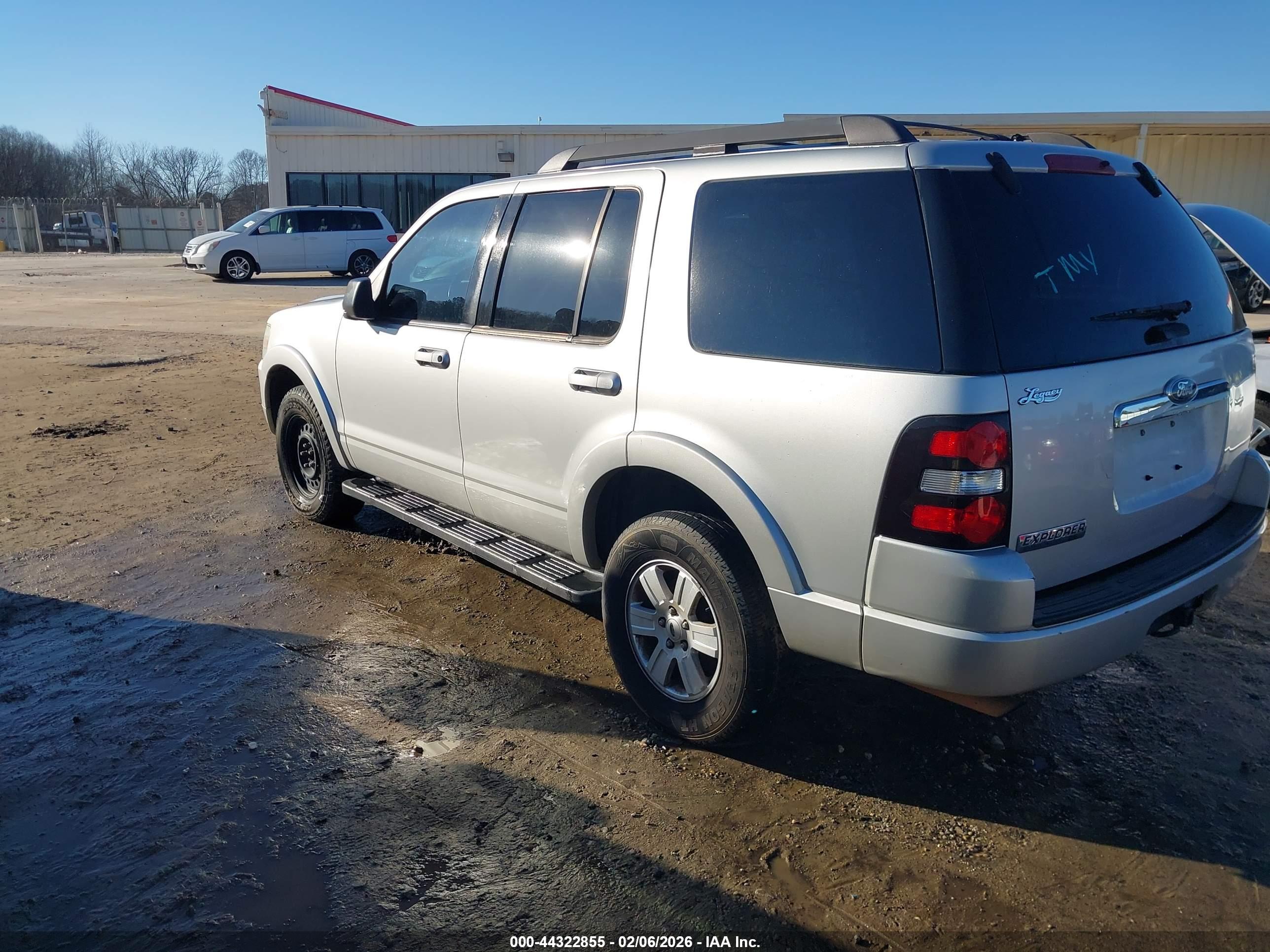 FORD EXPLORER image 3