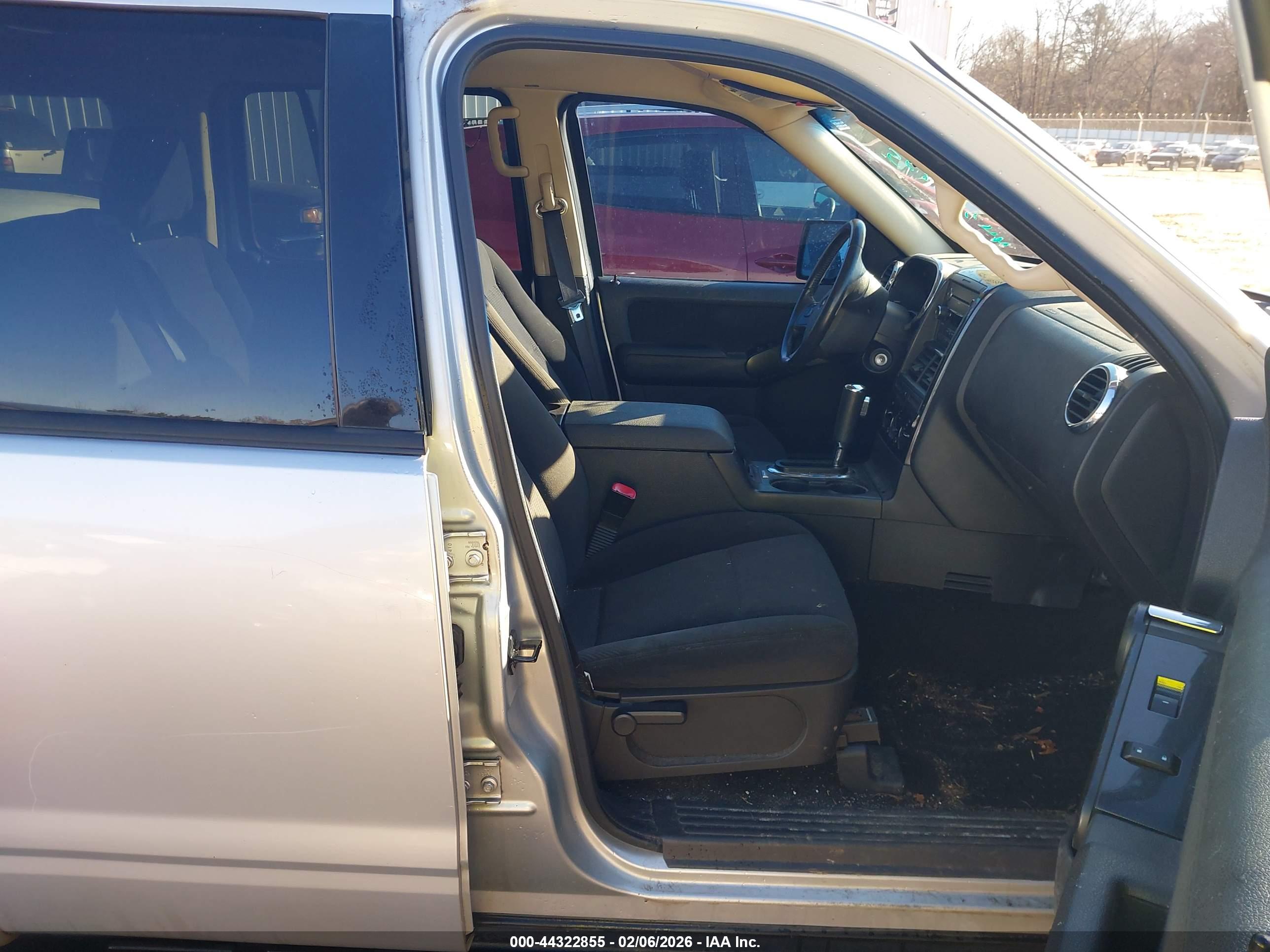FORD EXPLORER image 5