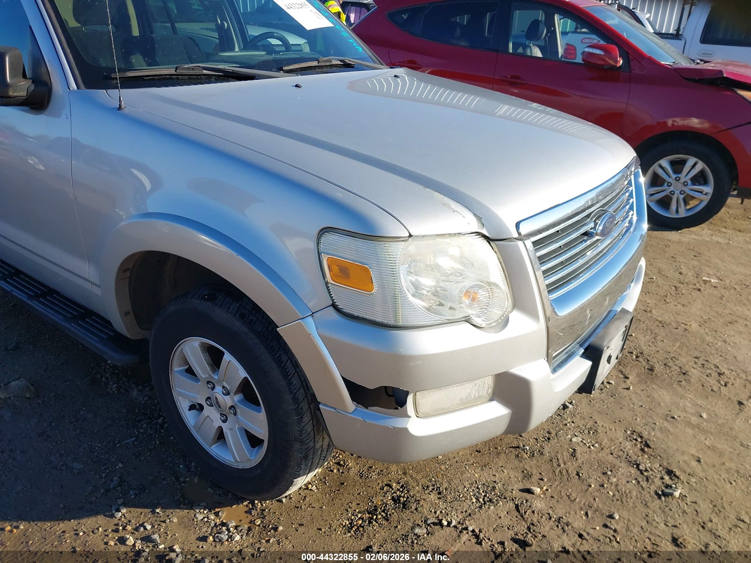 FORD EXPLORER image 6