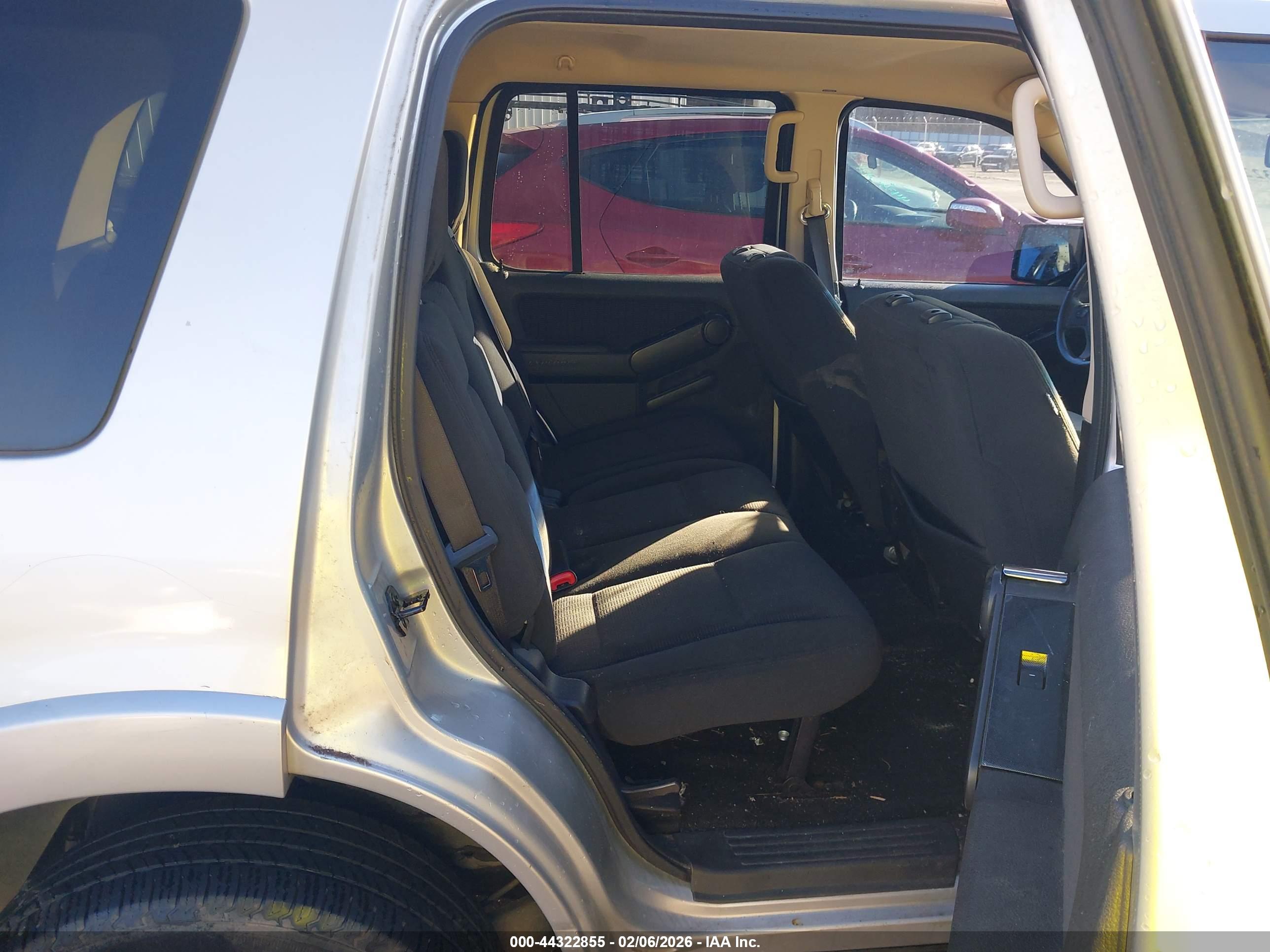 FORD EXPLORER image 8