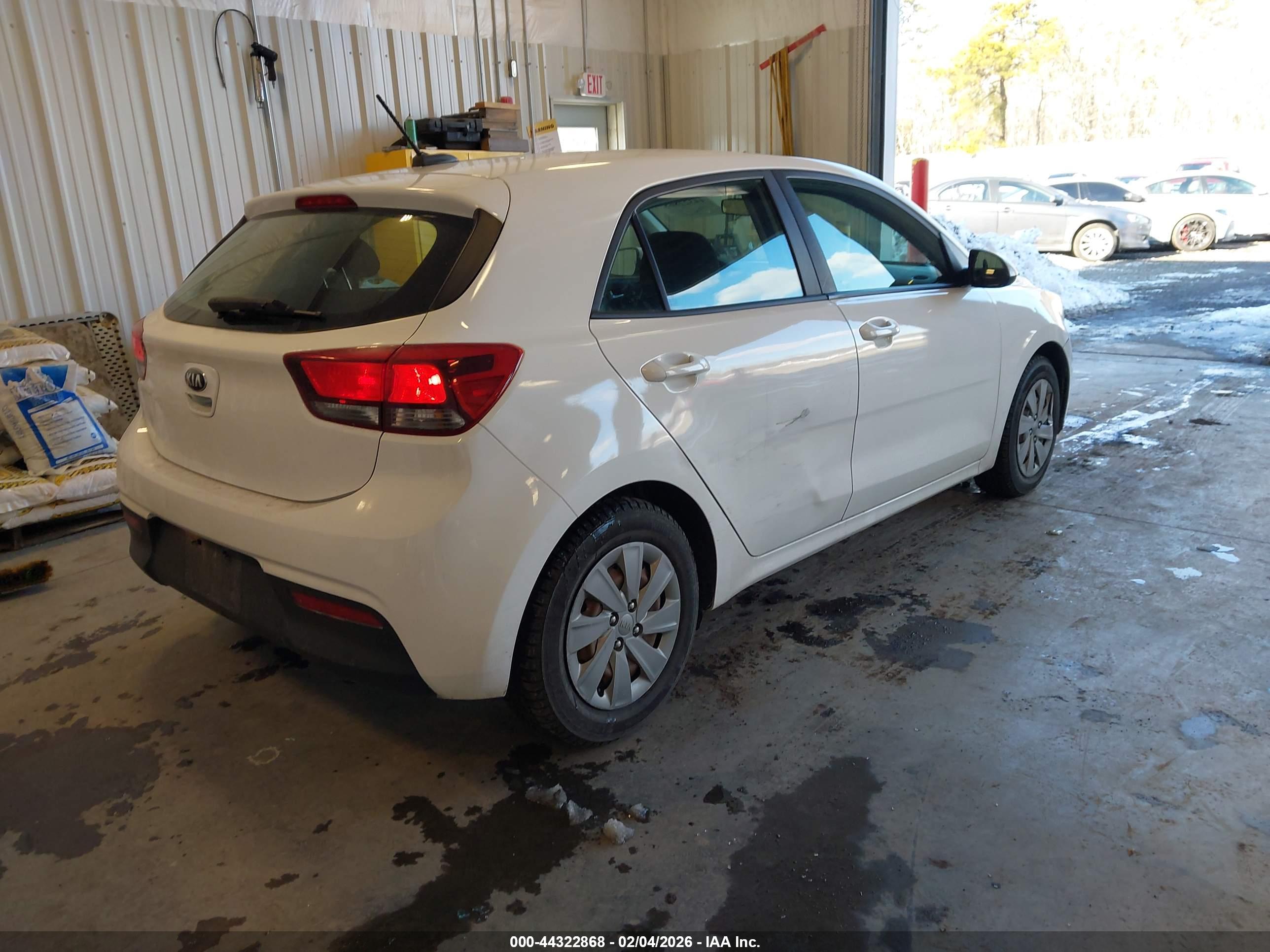 KIA RIO image 4