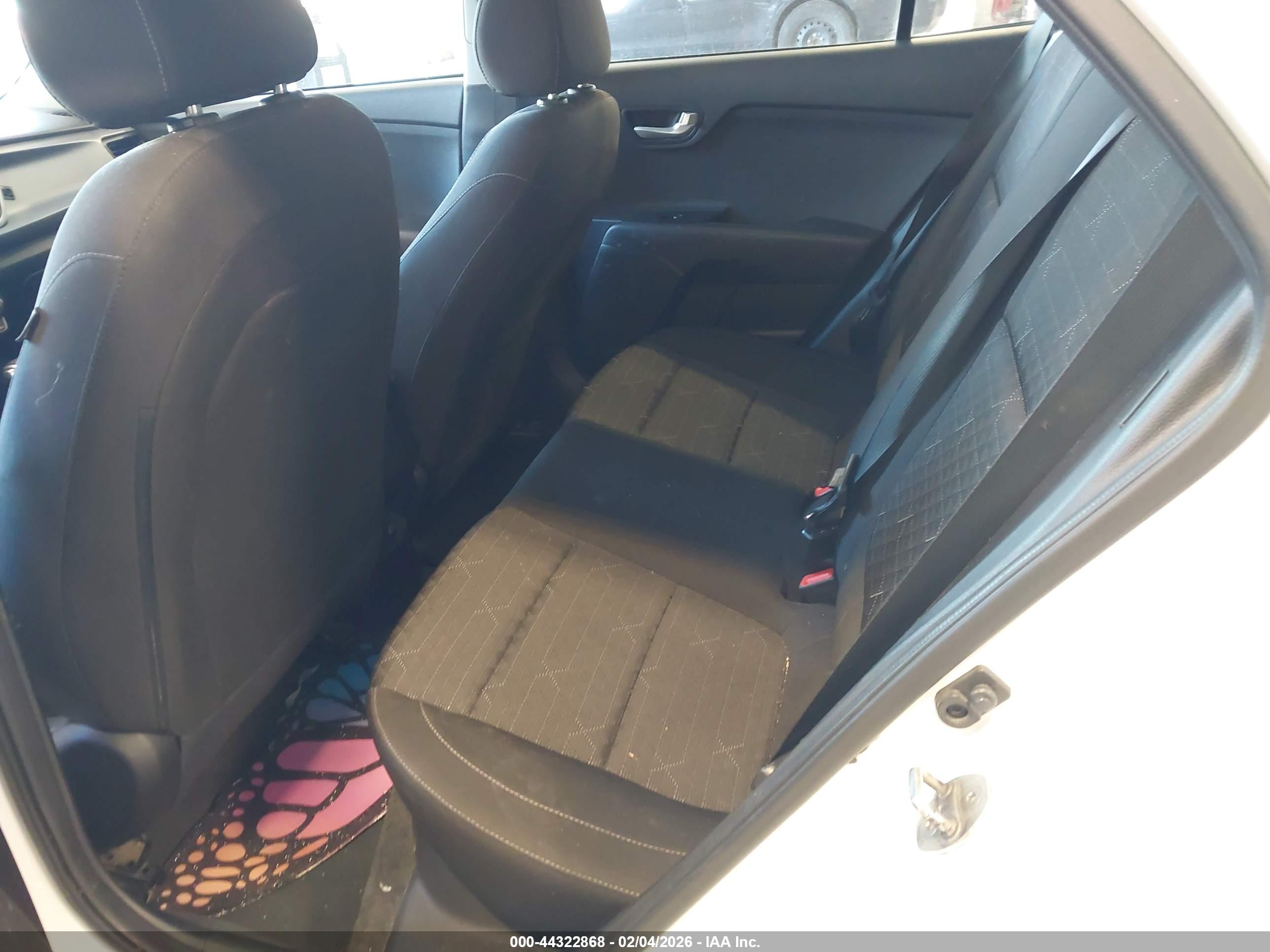 KIA RIO image 8