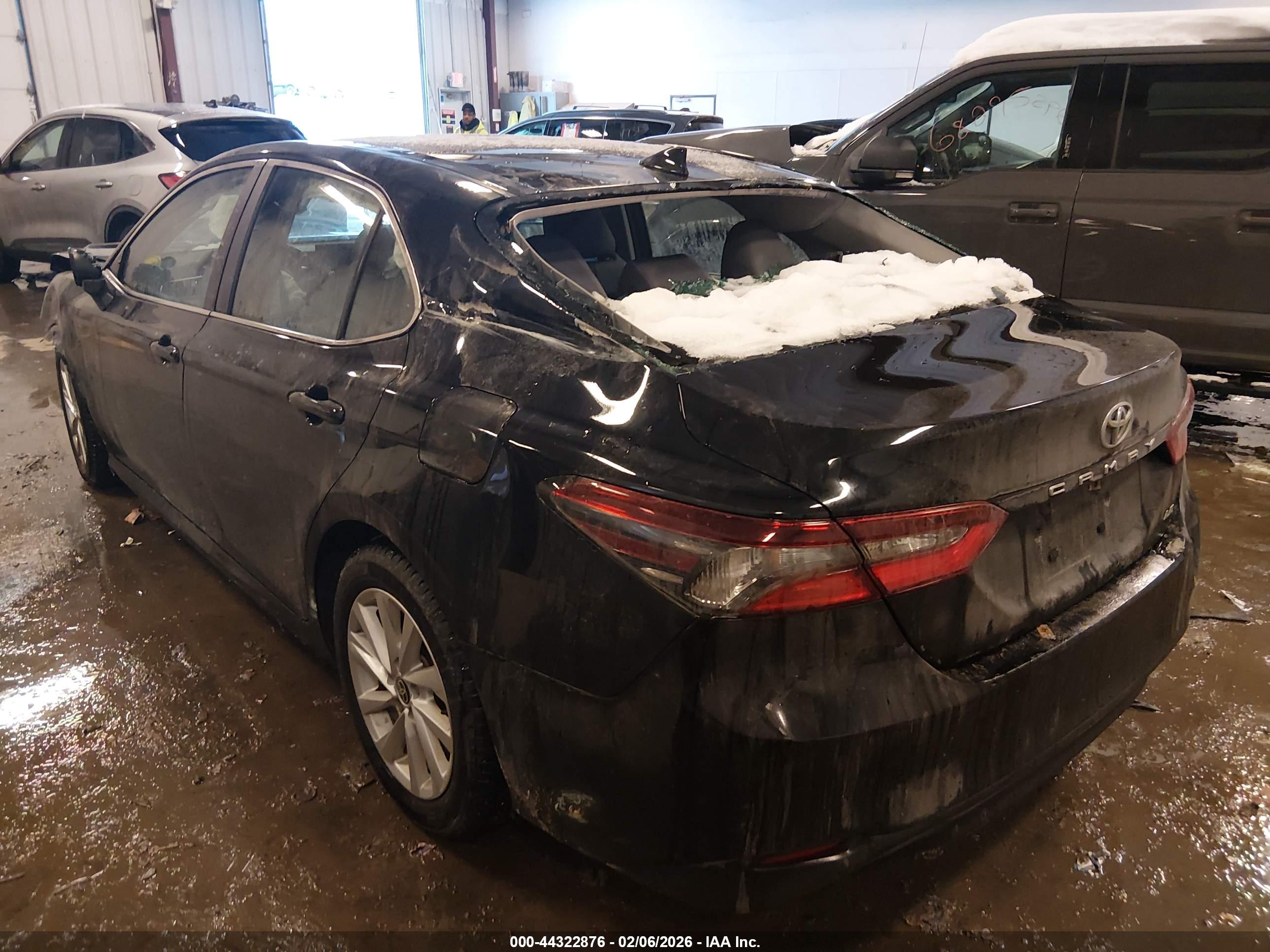 TOYOTA CAMRY image 3