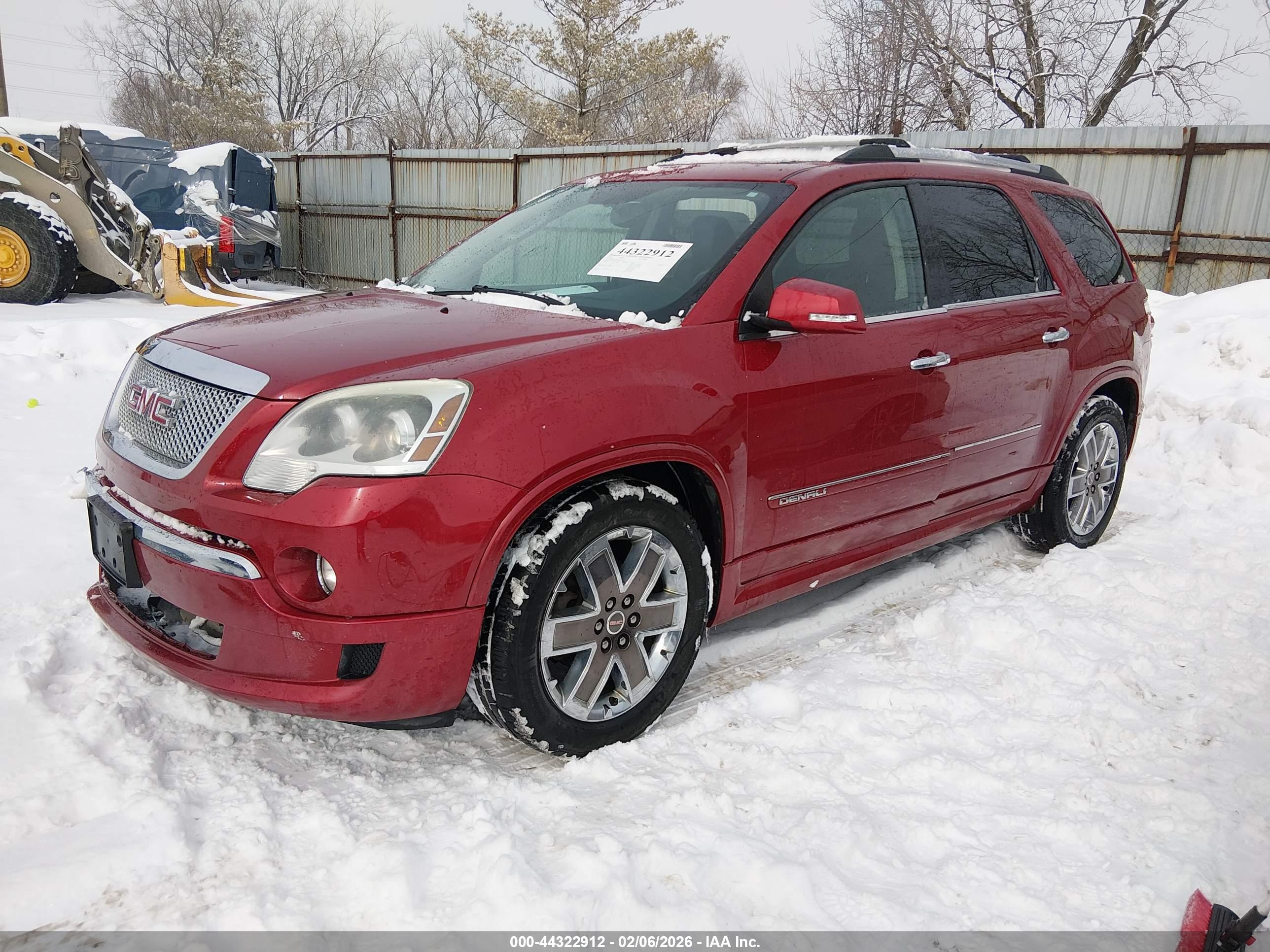 GMC ACADIA image 2