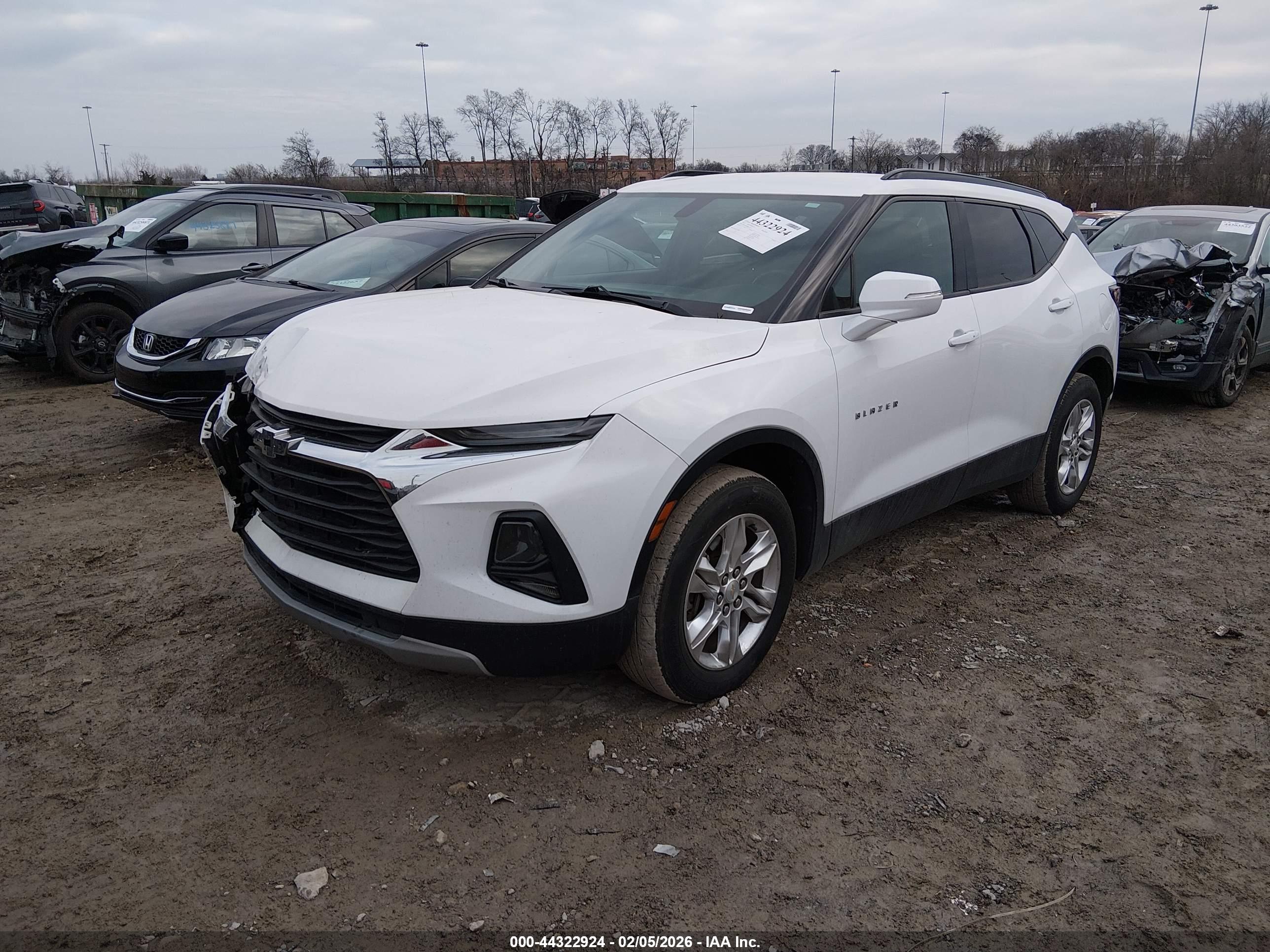 CHEVROLET BLAZER image 2