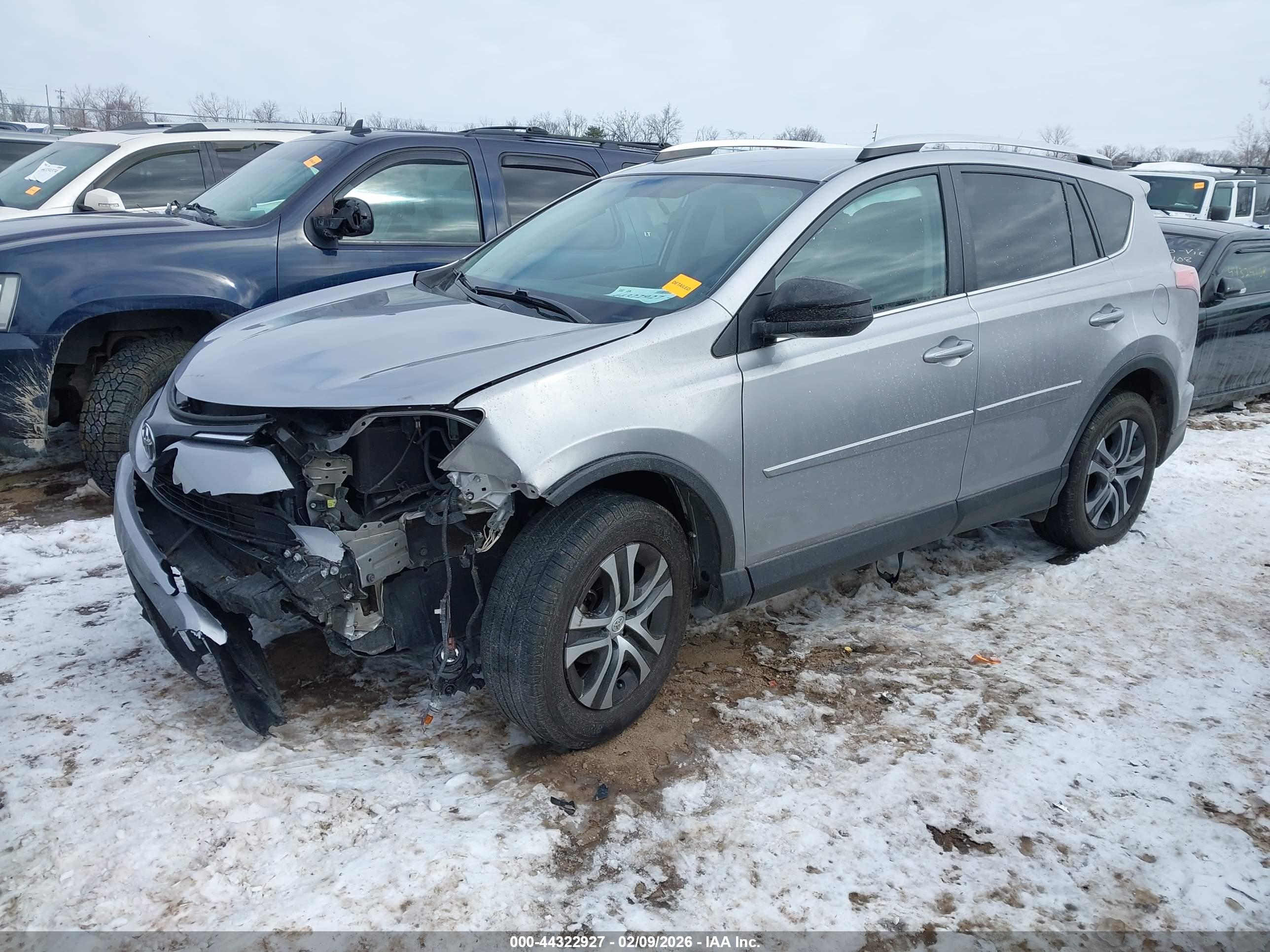 TOYOTA RAV4 image 2