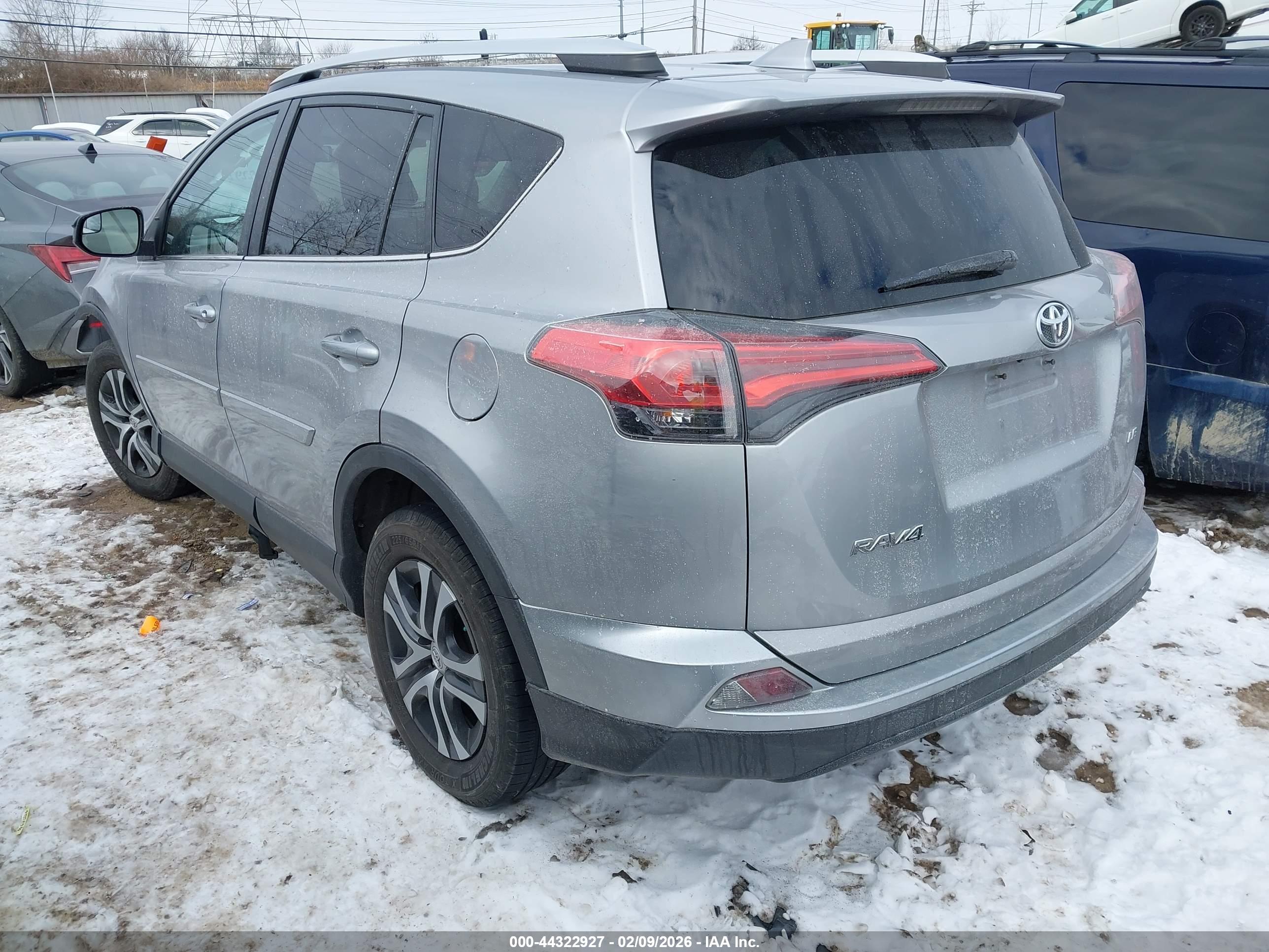 TOYOTA RAV4 image 3