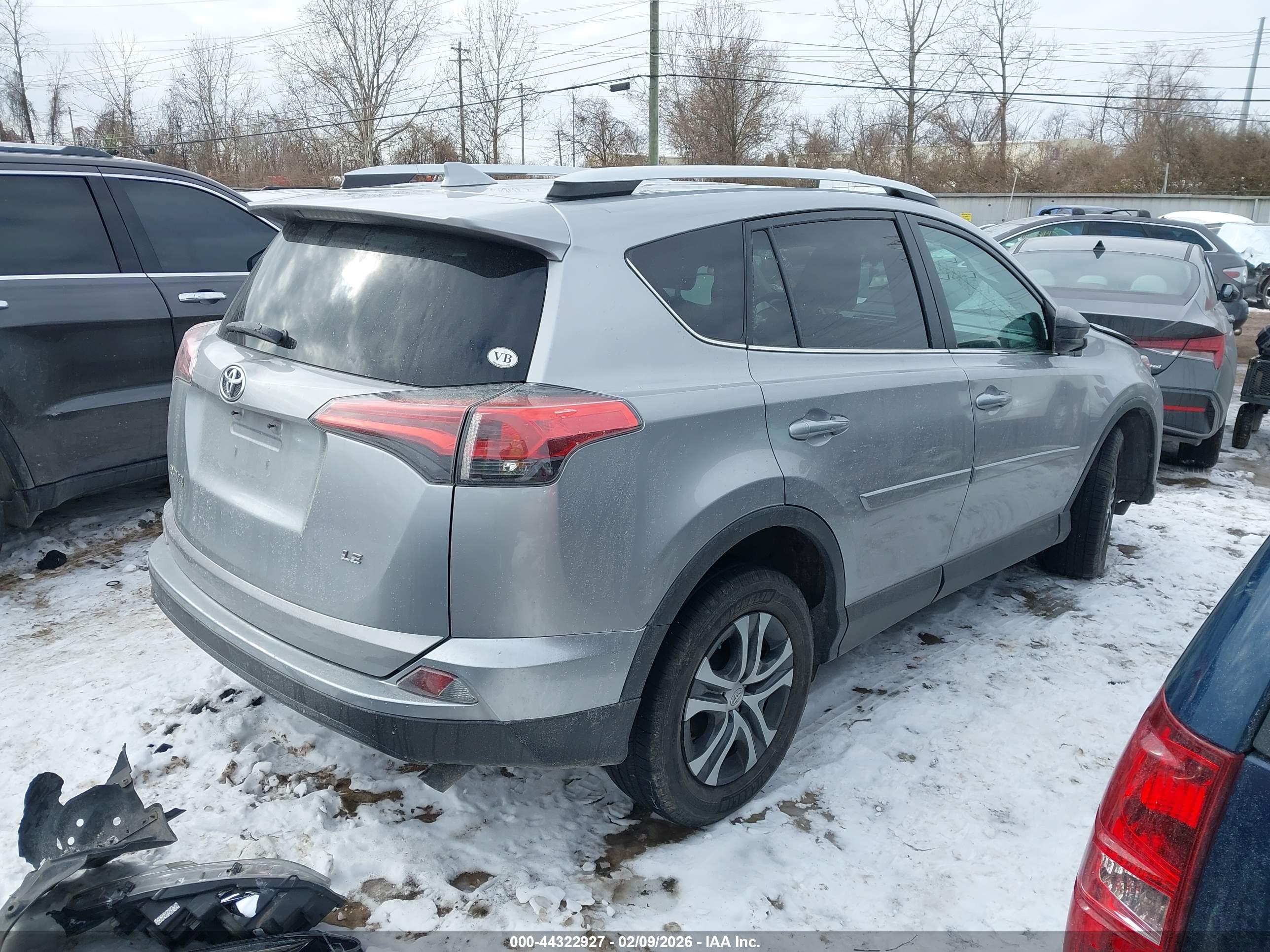 TOYOTA RAV4 image 4