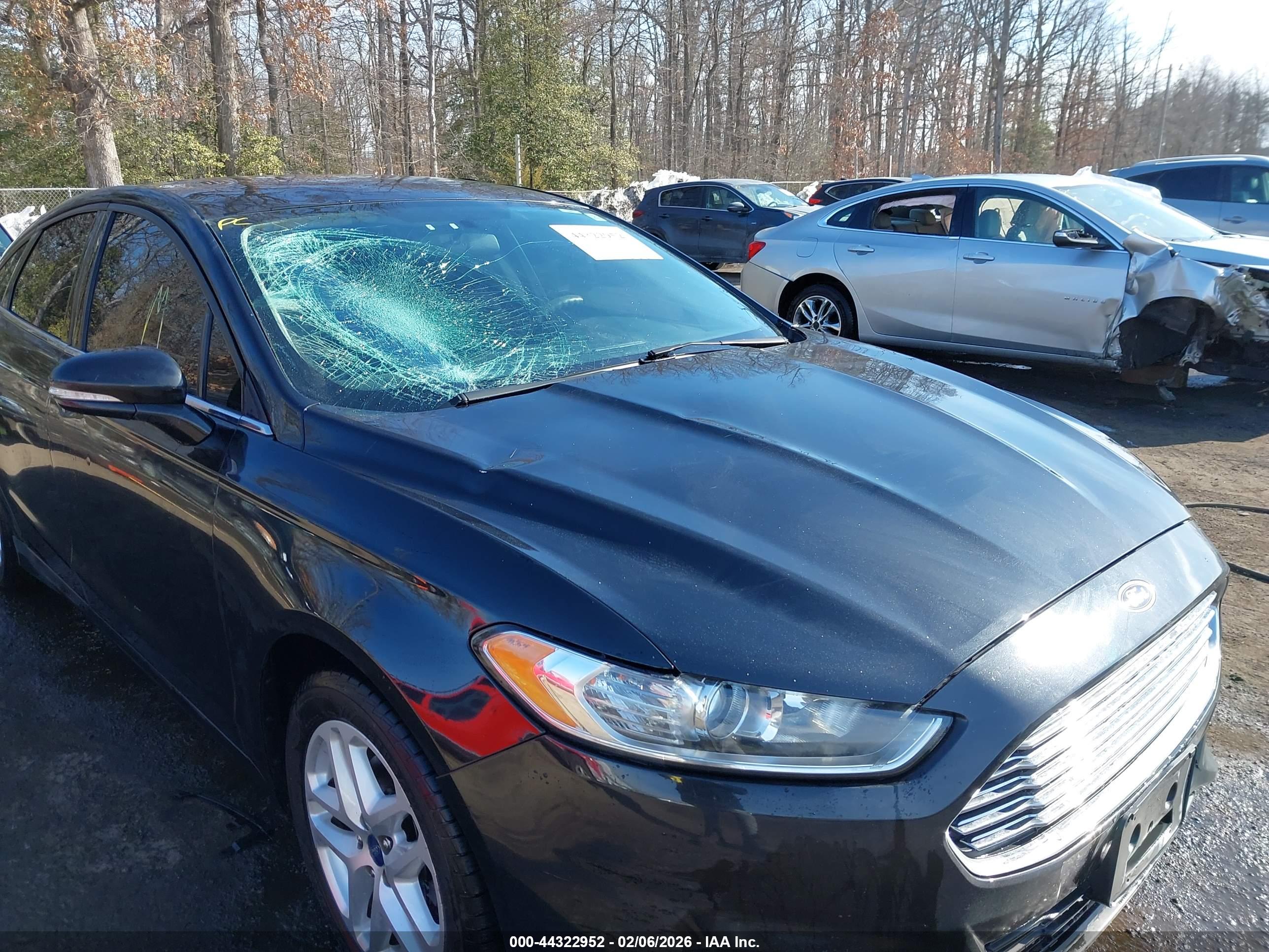FORD FUSION image 6
