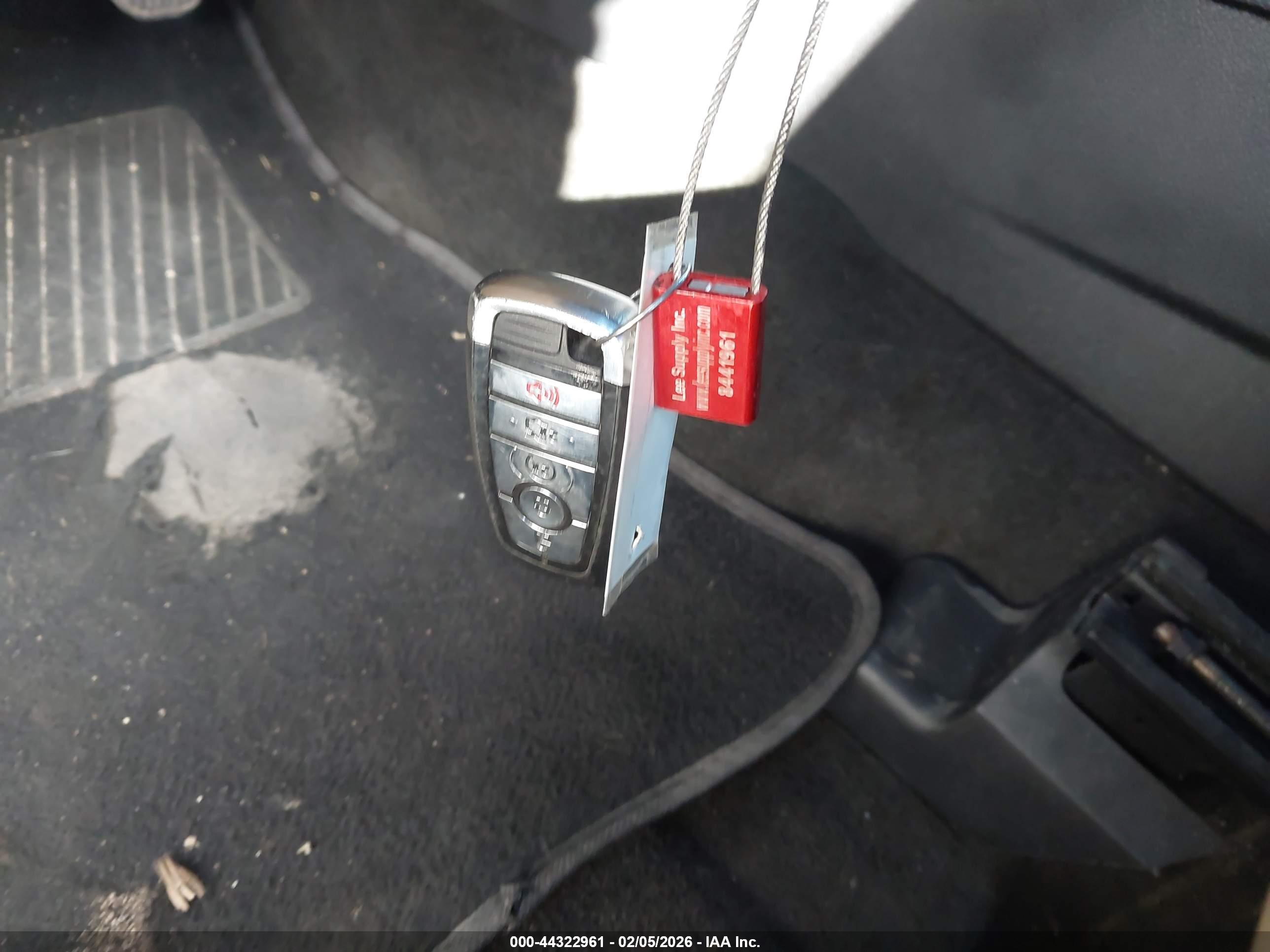 FORD EXPLORER image 11