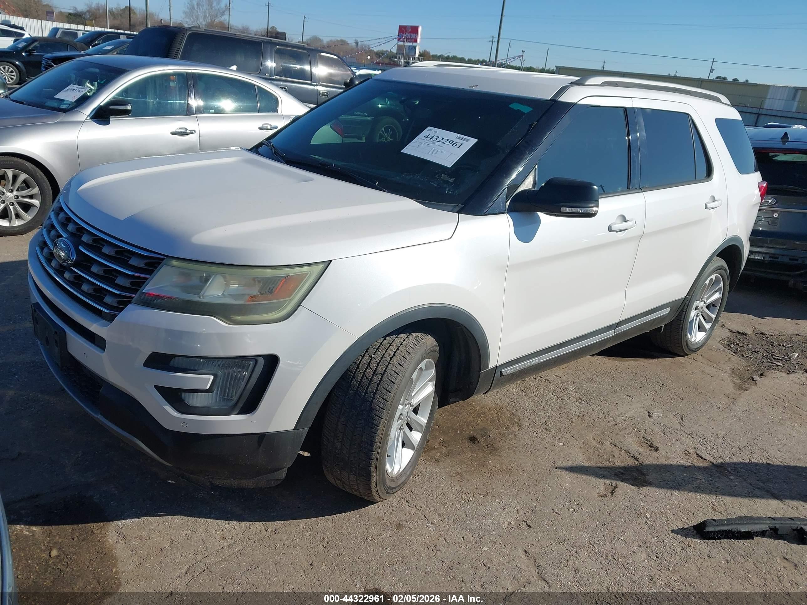 FORD EXPLORER image 2