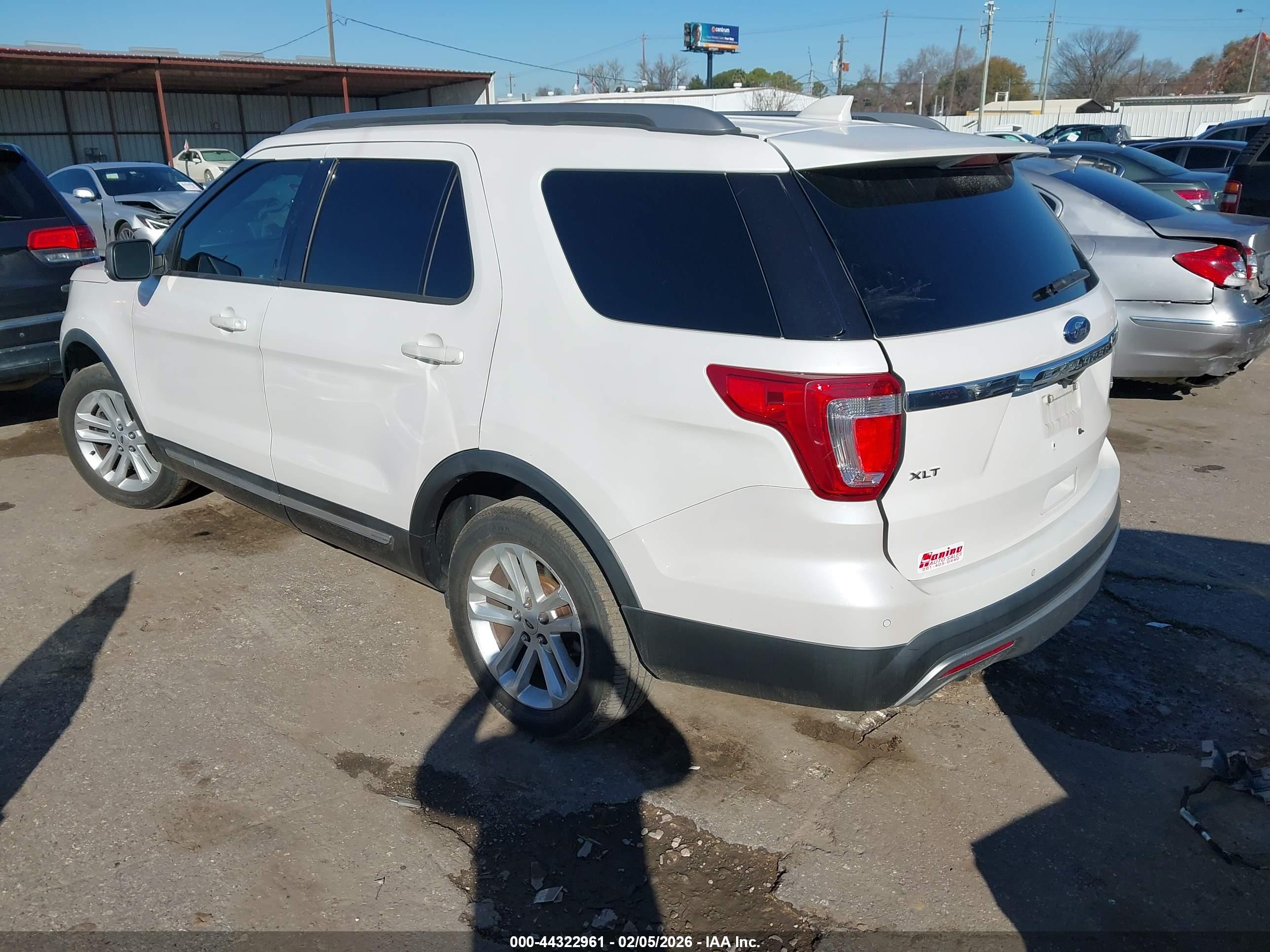 FORD EXPLORER image 3