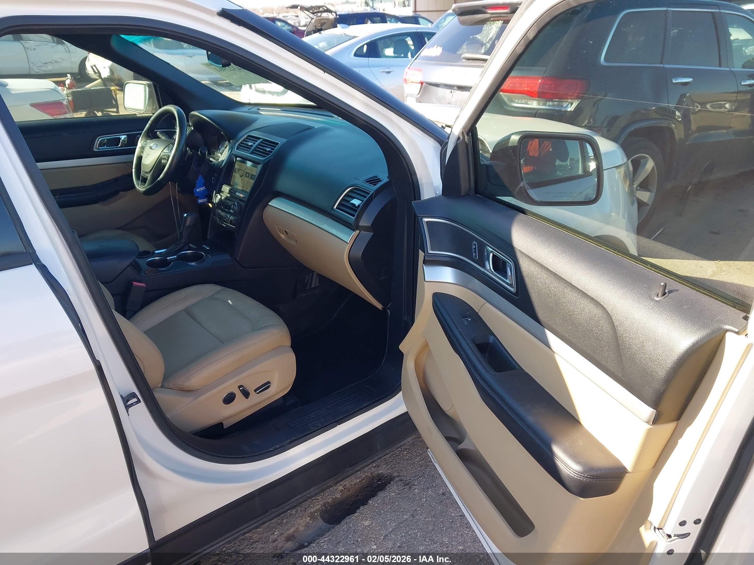 FORD EXPLORER image 5