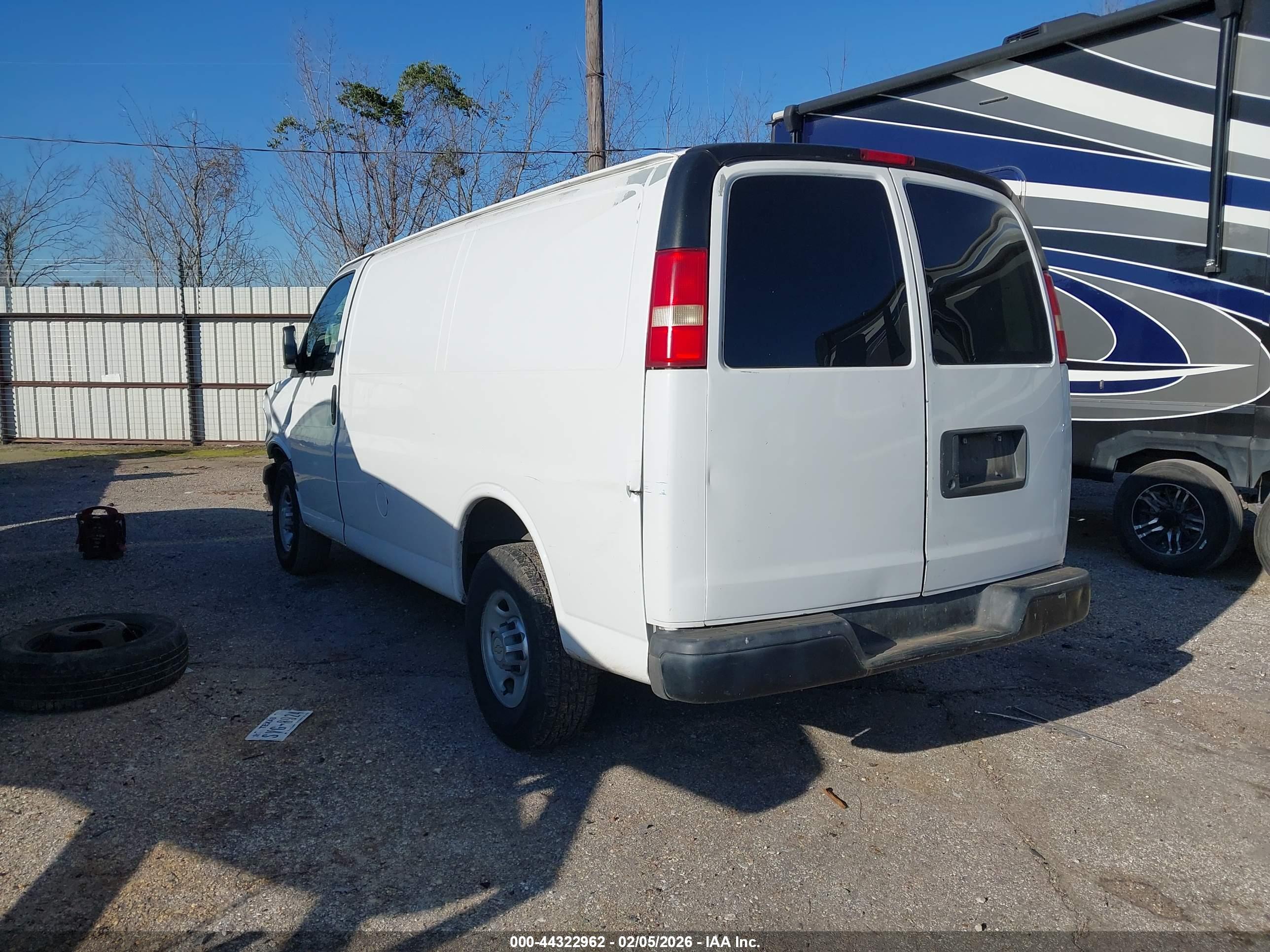 CHEVROLET EXPRESS image 3