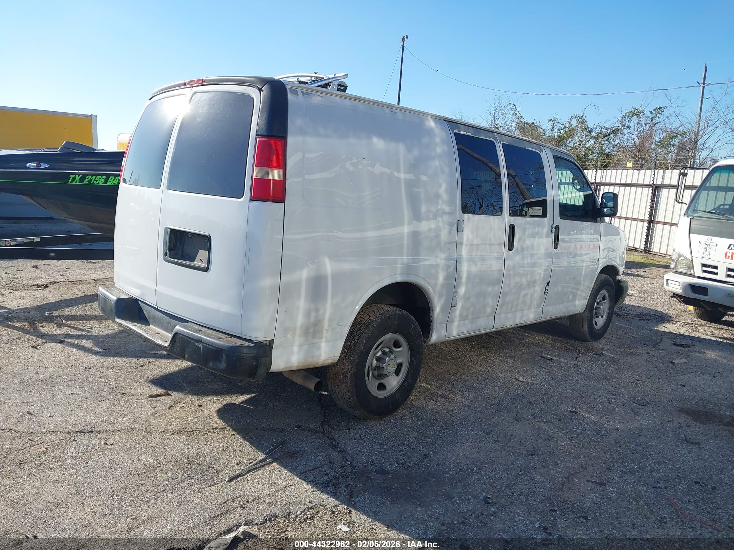 CHEVROLET EXPRESS image 4