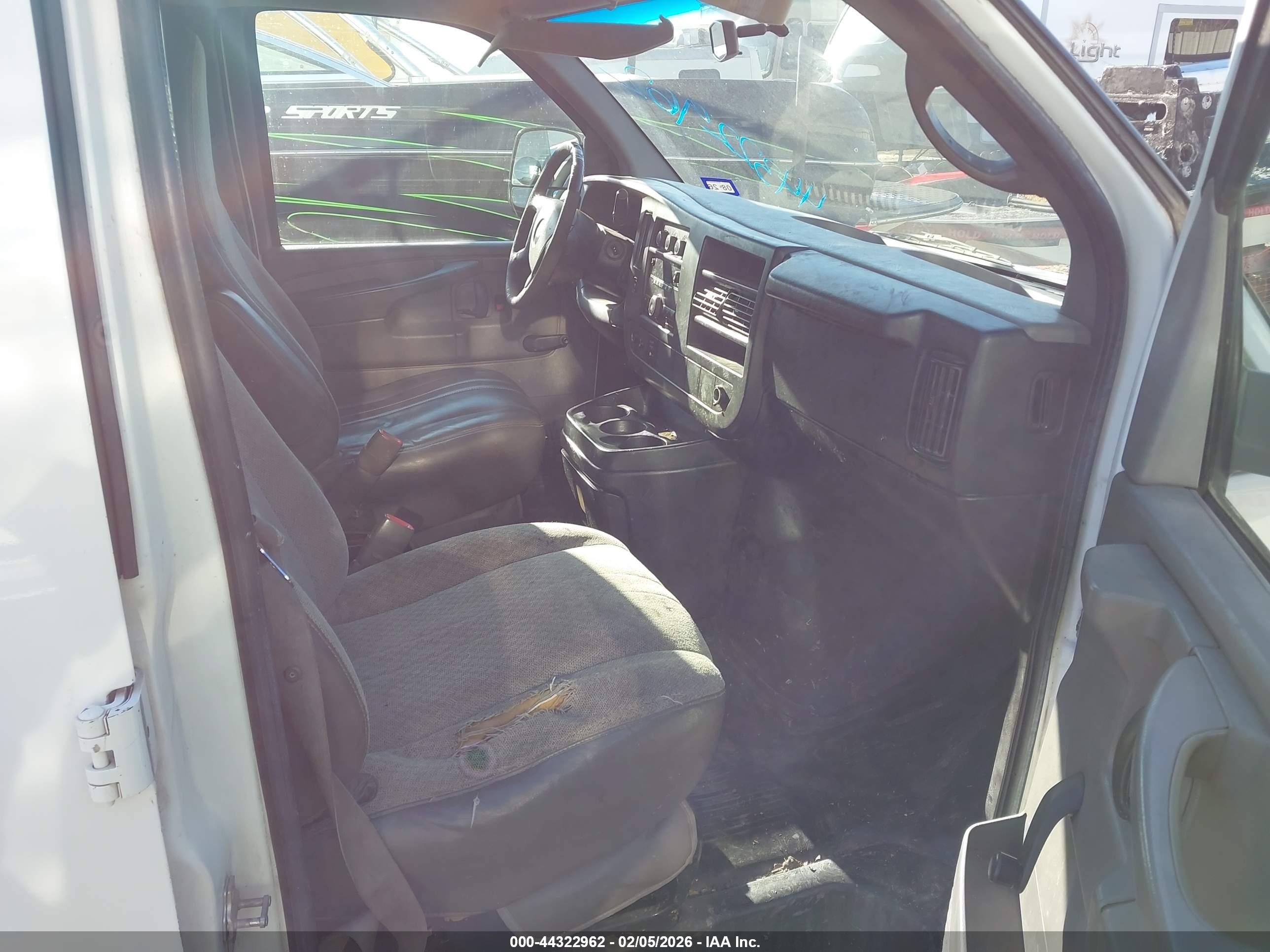 CHEVROLET EXPRESS image 5