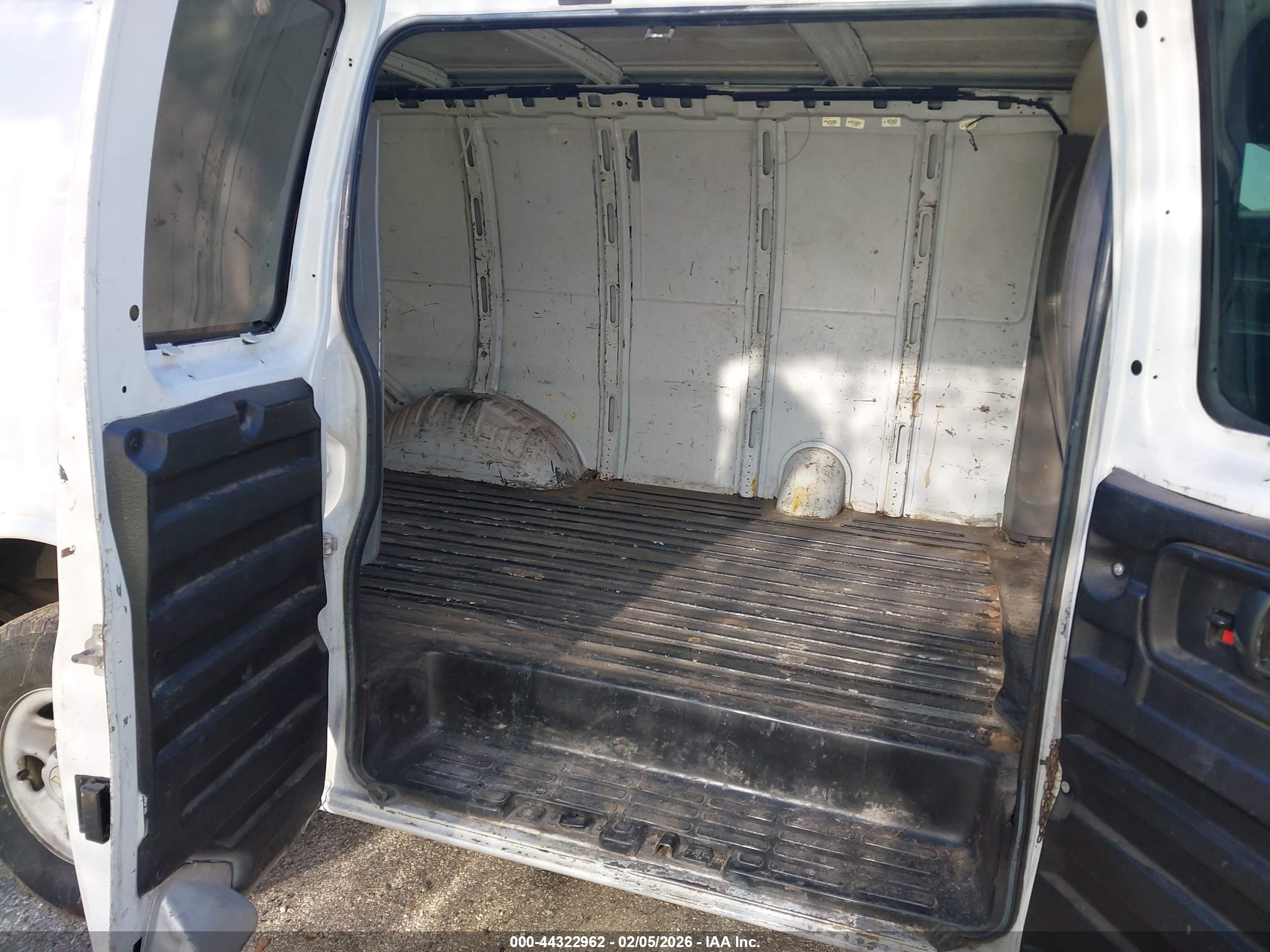 CHEVROLET EXPRESS image 8
