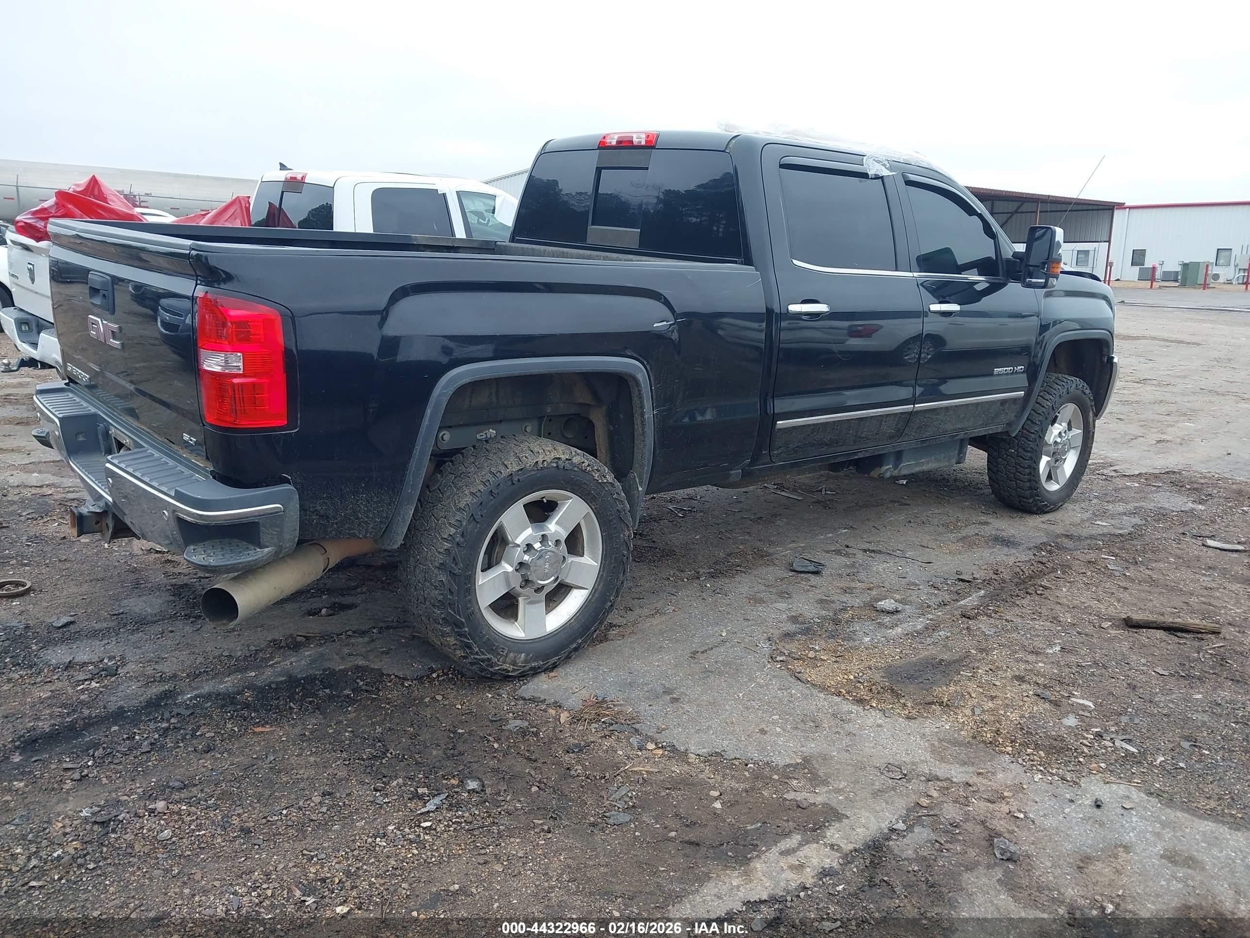GMC SIERRA image 4