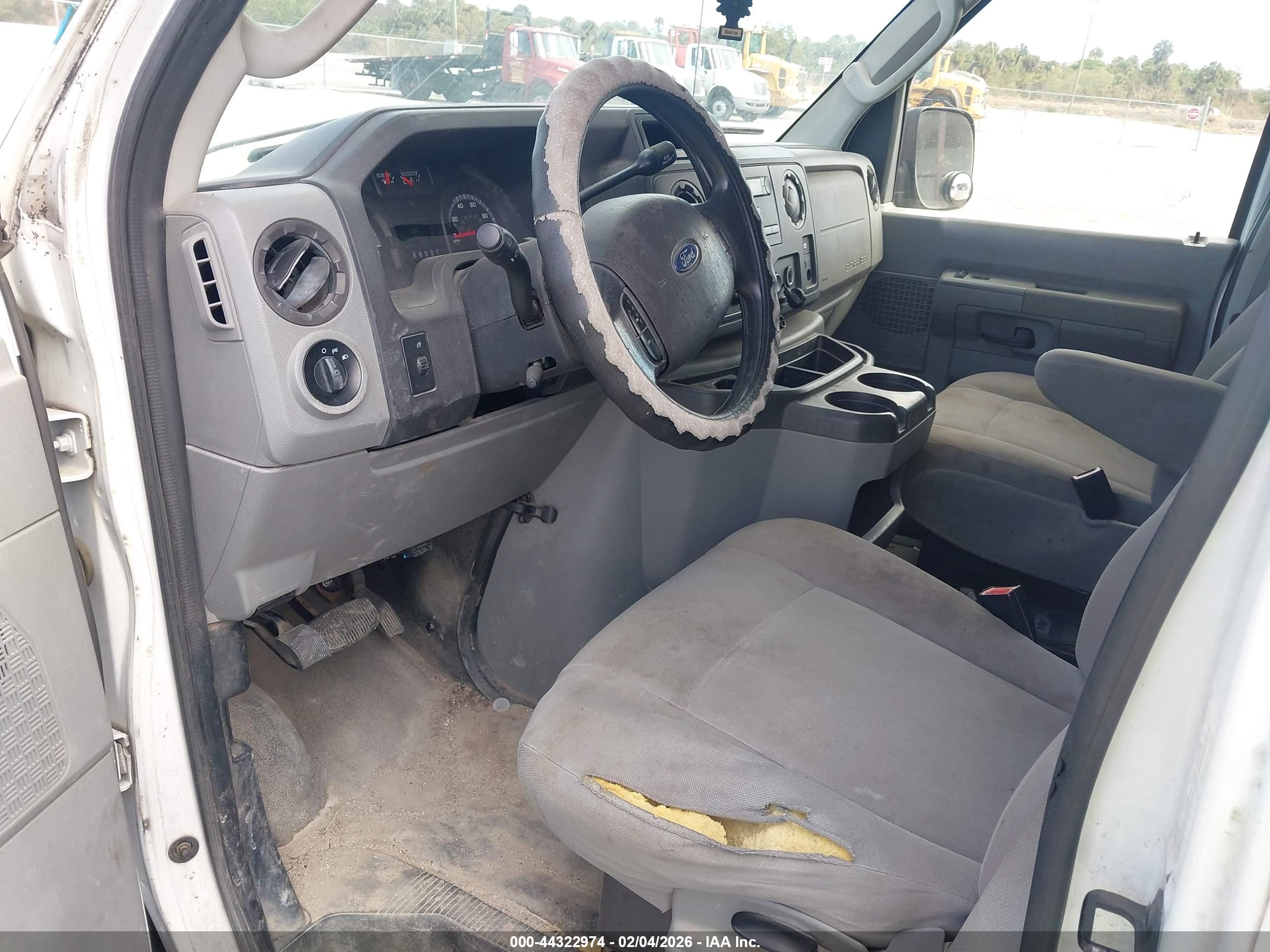 FORD E-250 image 5