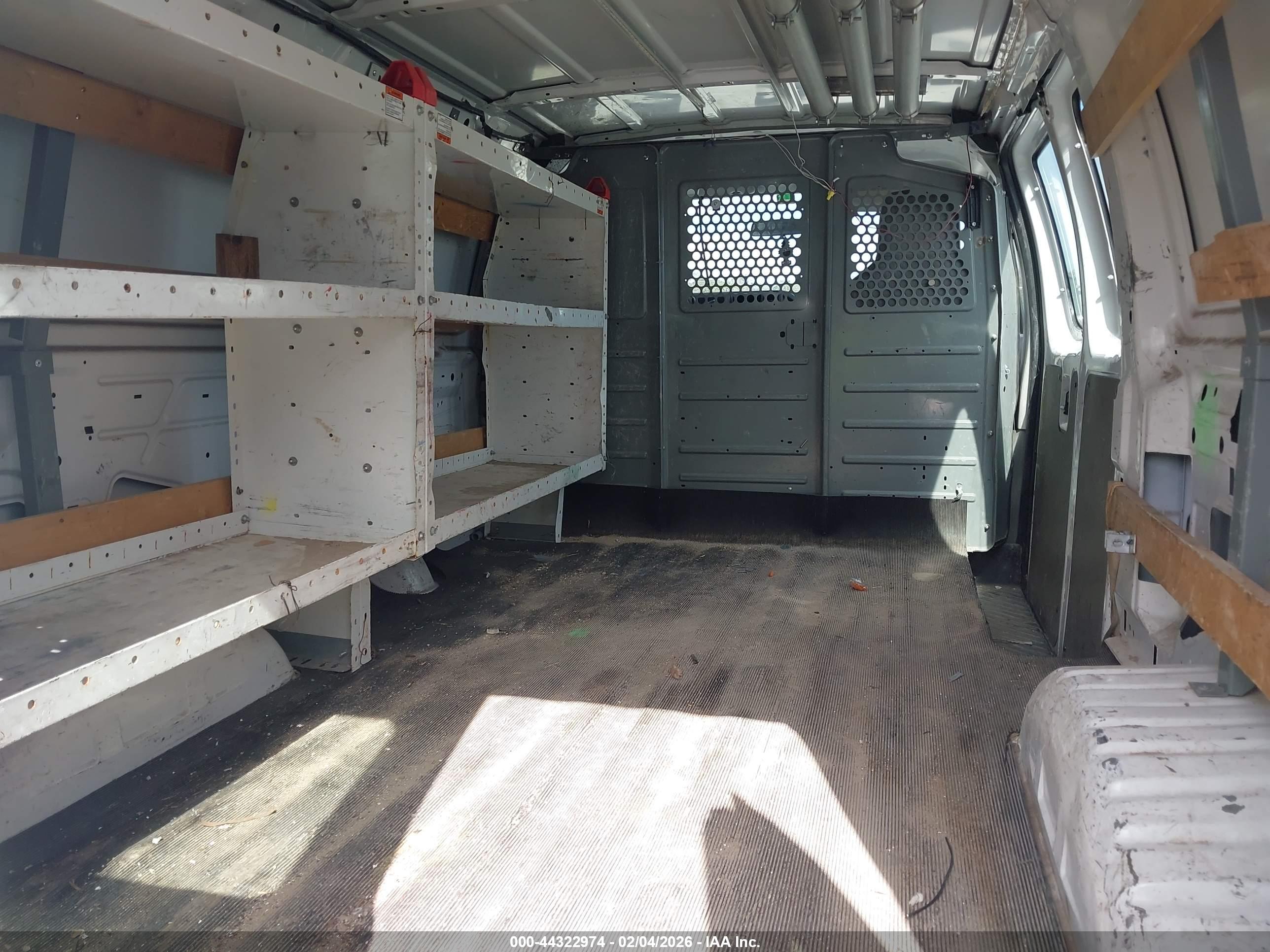 FORD E-250 image 8